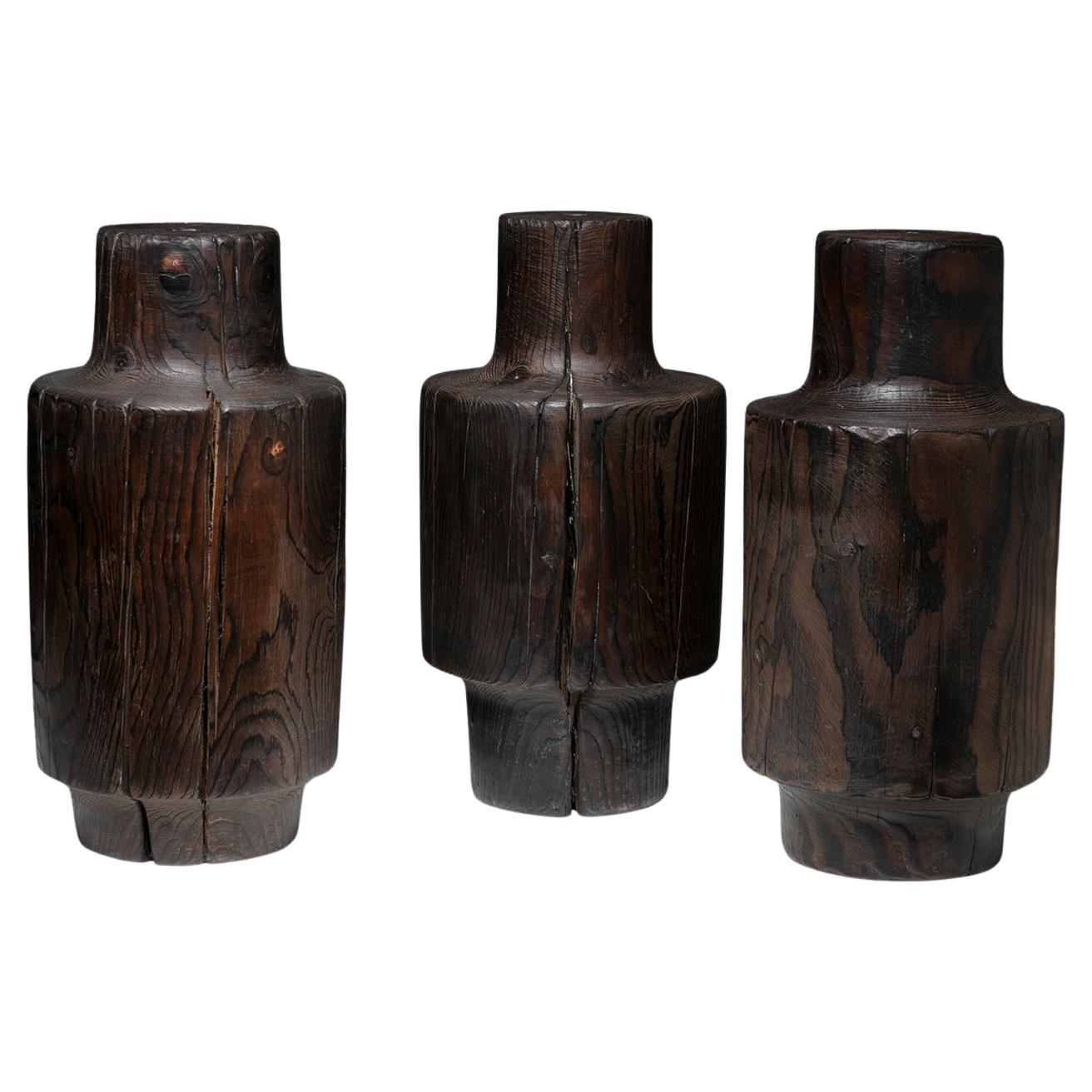 Tre sculture in legno massiccio brunito, Italia, anni '70