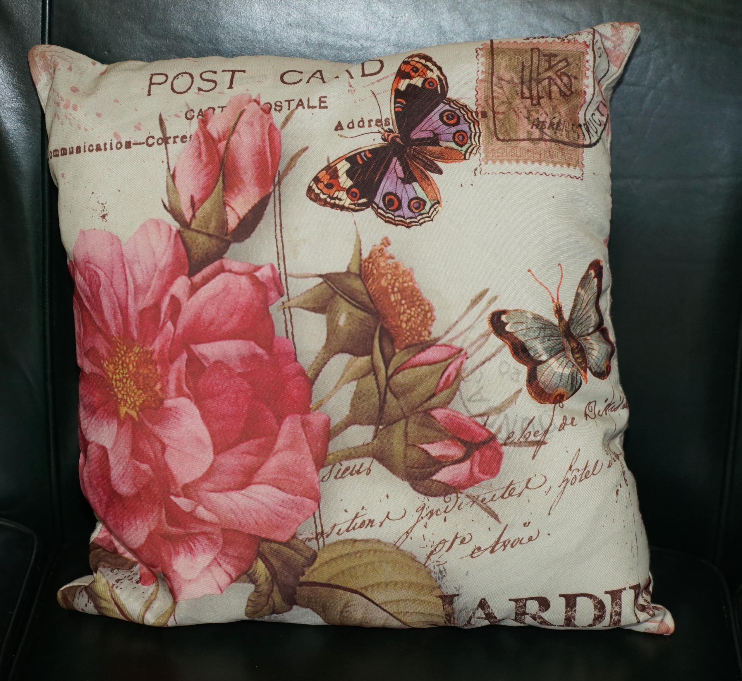 Trois coussins de ARMCHAIR SOFA BUTTERFLY & FLOWERS NICE rembourrage décoratif en vente 3