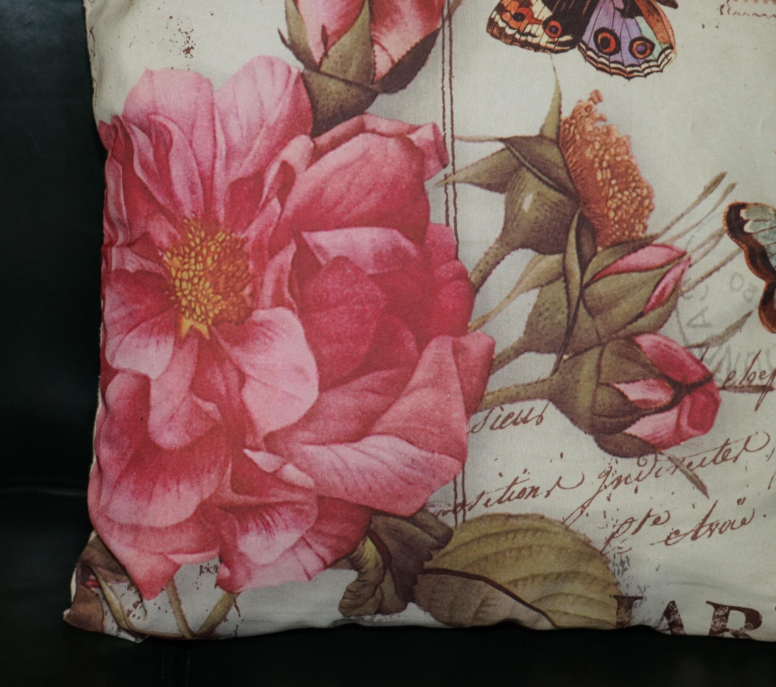 20ième siècle Trois coussins de ARMCHAIR SOFA BUTTERFLY & FLOWERS NICE rembourrage décoratif en vente