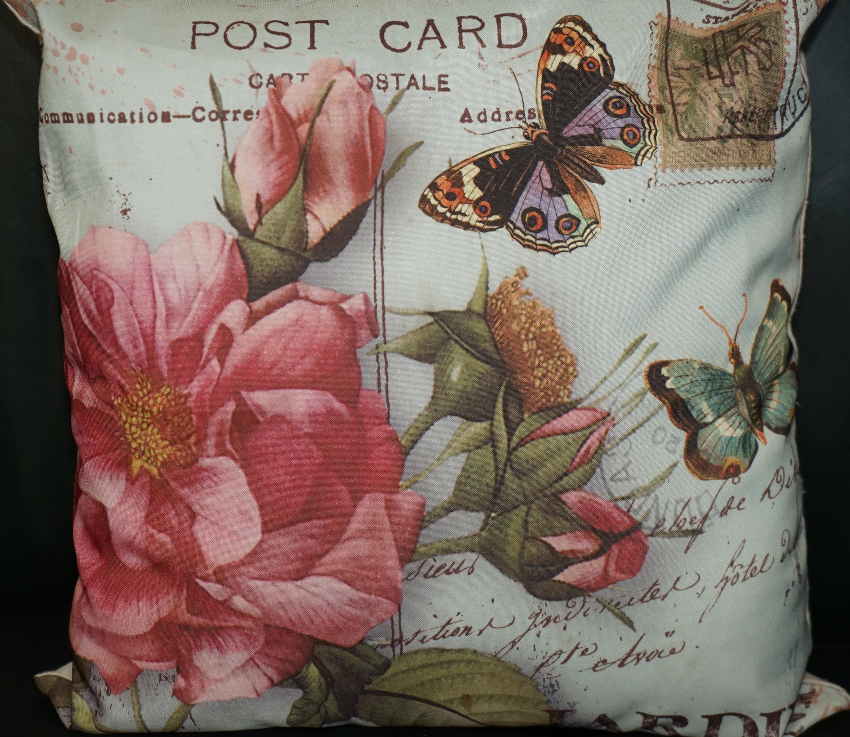 Trois coussins de ARMCHAIR SOFA BUTTERFLY & FLOWERS NICE rembourrage décoratif en vente 2