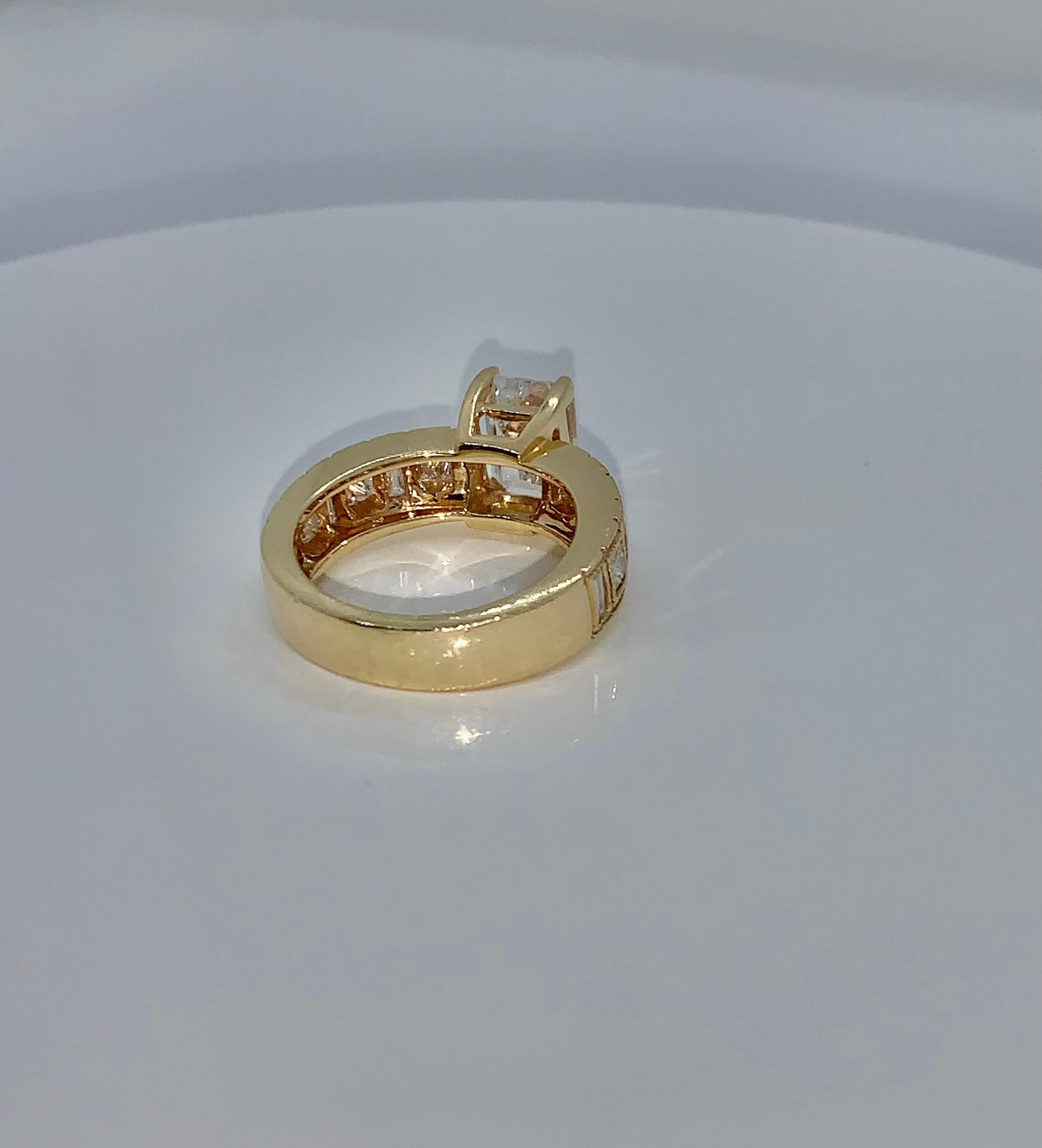 Solitär-Ring mit drei Karat Diamanten im Smaragdschliff im Angebot 2