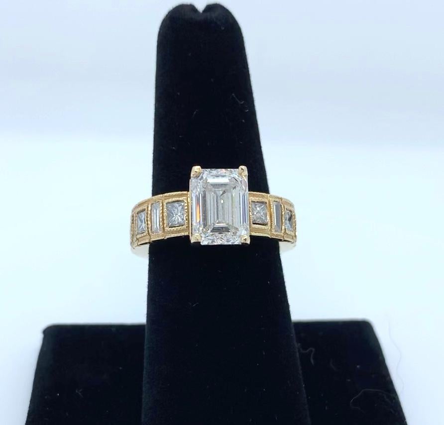 Solitär-Ring mit drei Karat Diamanten im Smaragdschliff im Angebot 4