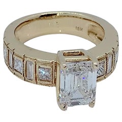 Solitär-Ring mit drei Karat Diamanten im Smaragdschliff