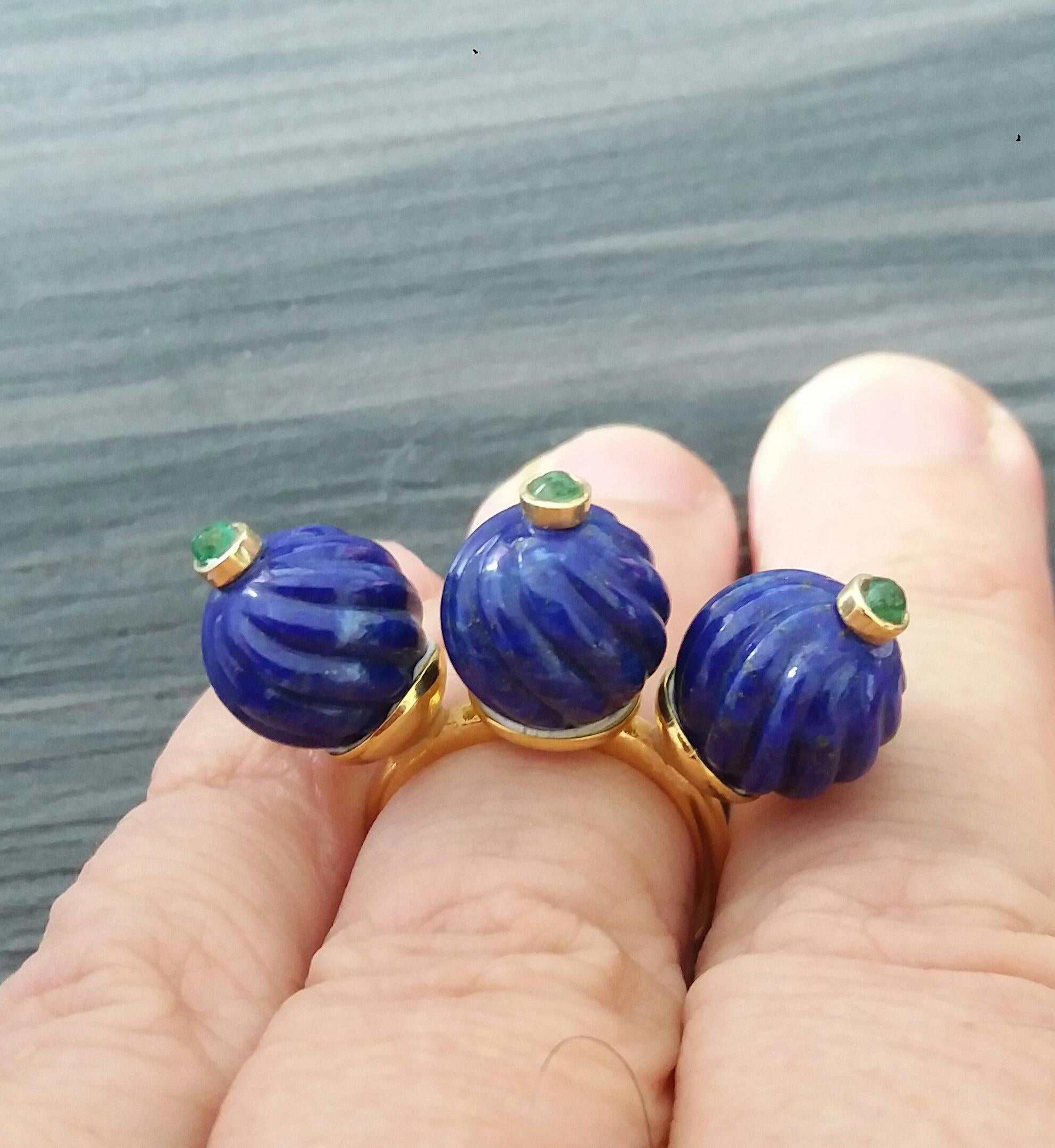 Three Carved Lapis Lazuli Beads Emerald Round Cabs 14K Yellow Gold Cocktail Ring For Sale 3