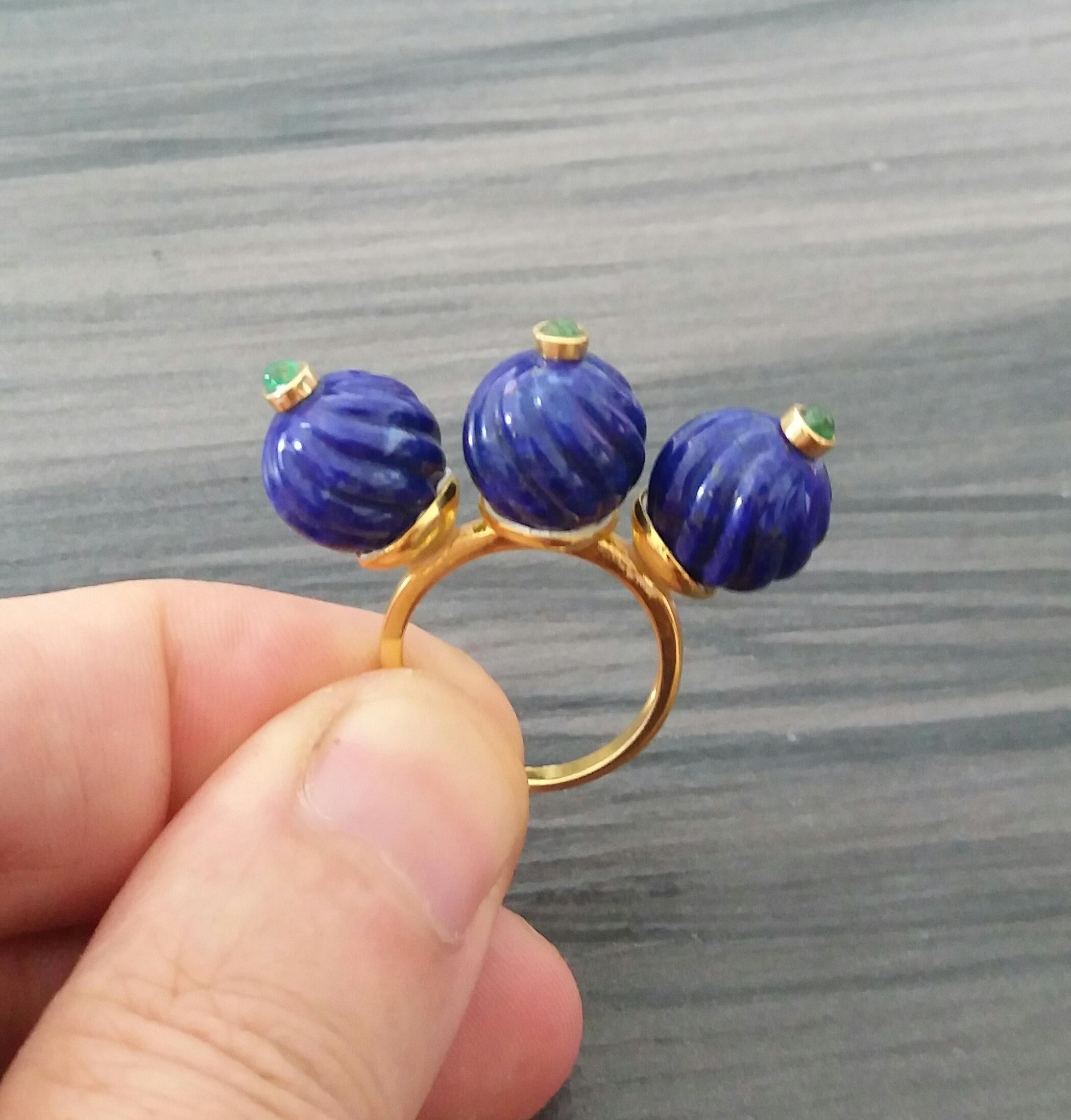 Three Carved Lapis Lazuli Beads Emerald Round Cabs 14K Yellow Gold Cocktail Ring For Sale 4