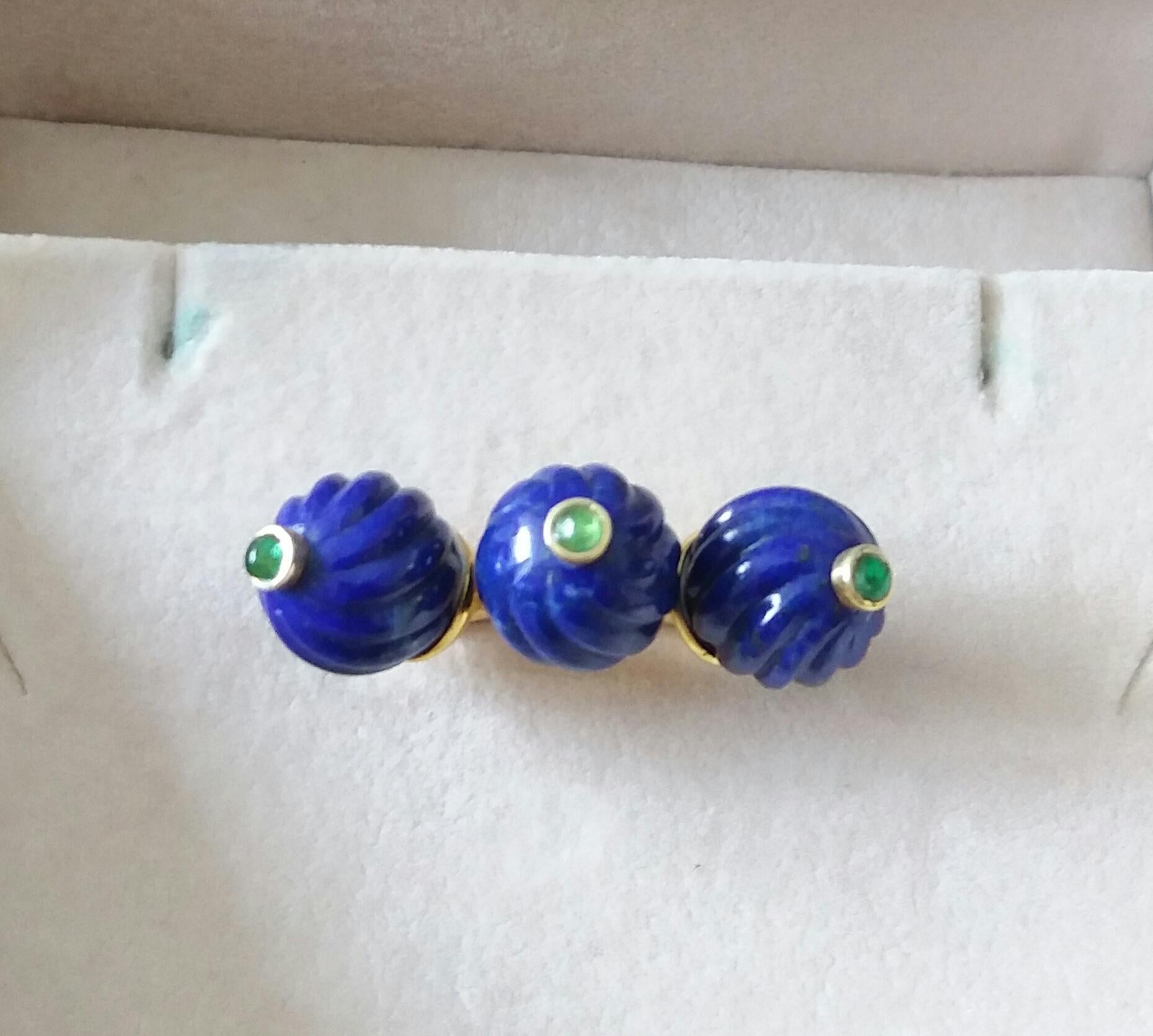 Three Carved Lapis Lazuli Beads Emerald Round Cabs 14K Yellow Gold Cocktail Ring For Sale 5