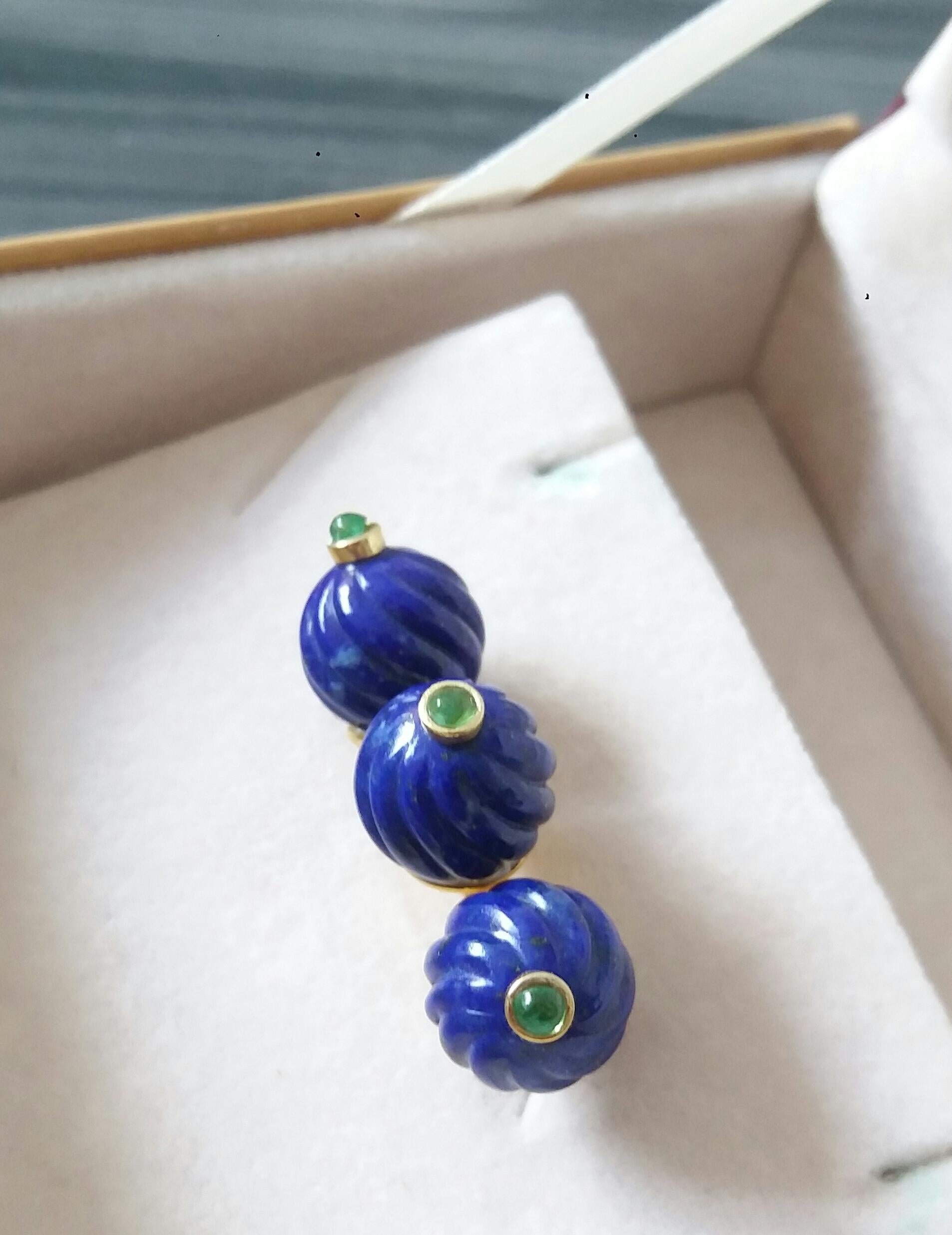 Three Carved Lapis Lazuli Beads Emerald Round Cabs 14K Yellow Gold Cocktail Ring For Sale 6