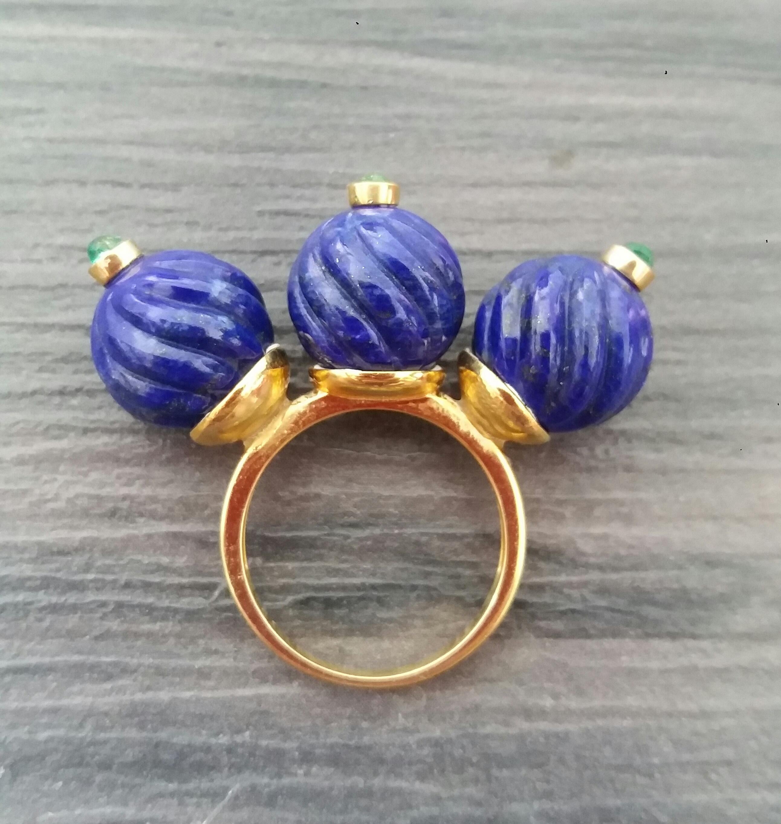 Round Cut Three Carved Lapis Lazuli Beads Emerald Round Cabs 14K Yellow Gold Cocktail Ring For Sale