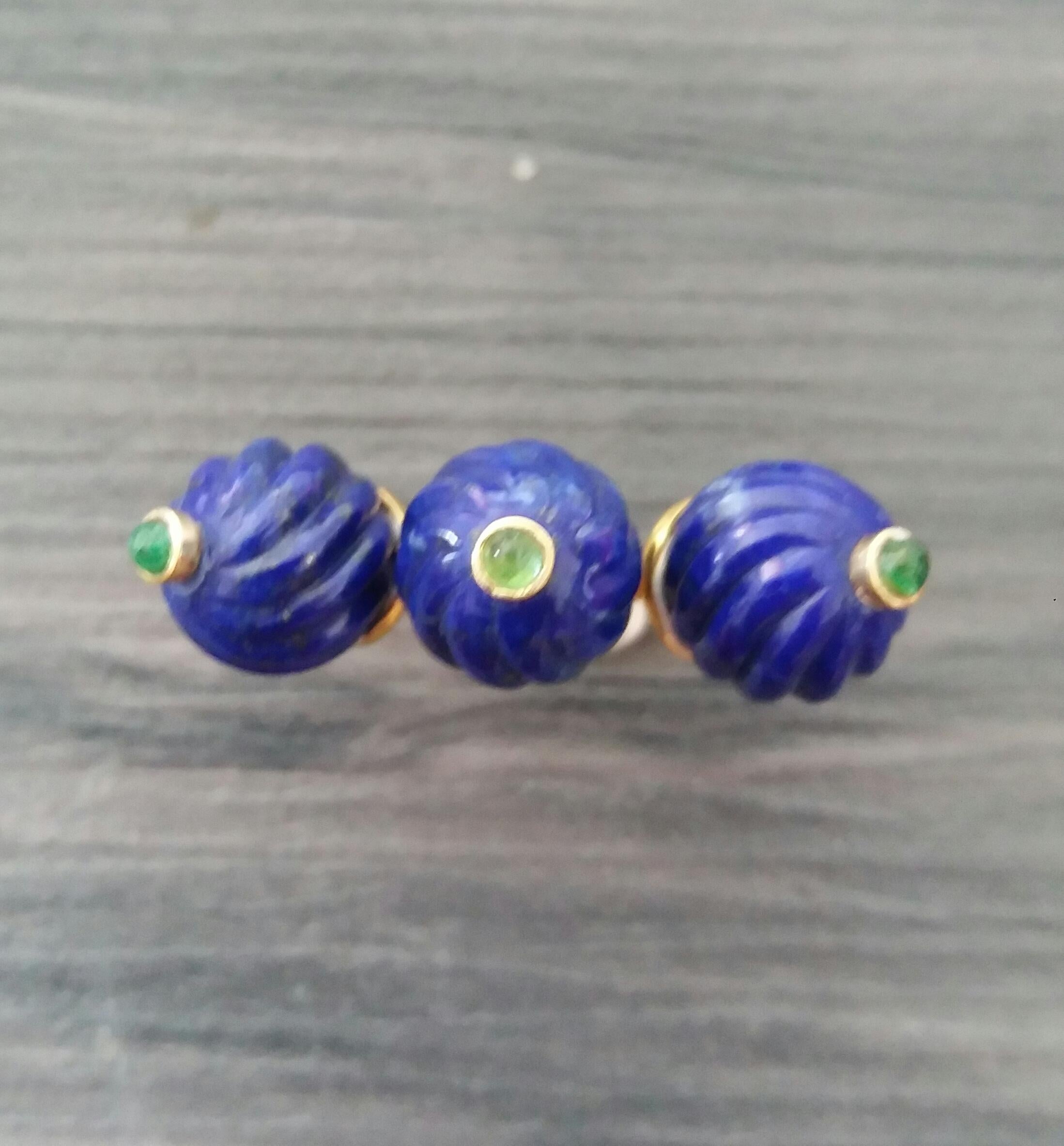 Women's Three Carved Lapis Lazuli Beads Emerald Round Cabs 14K Yellow Gold Cocktail Ring For Sale