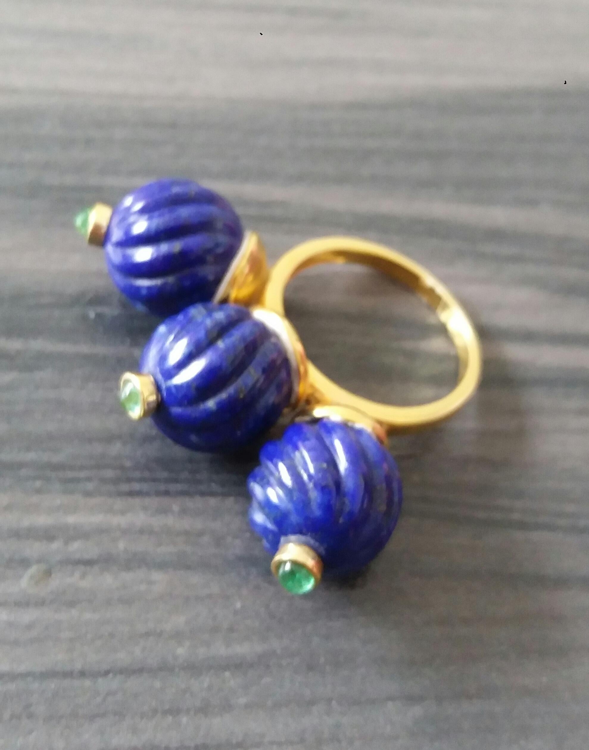 Three Carved Lapis Lazuli Beads Emerald Round Cabs 14K Yellow Gold Cocktail Ring For Sale 2