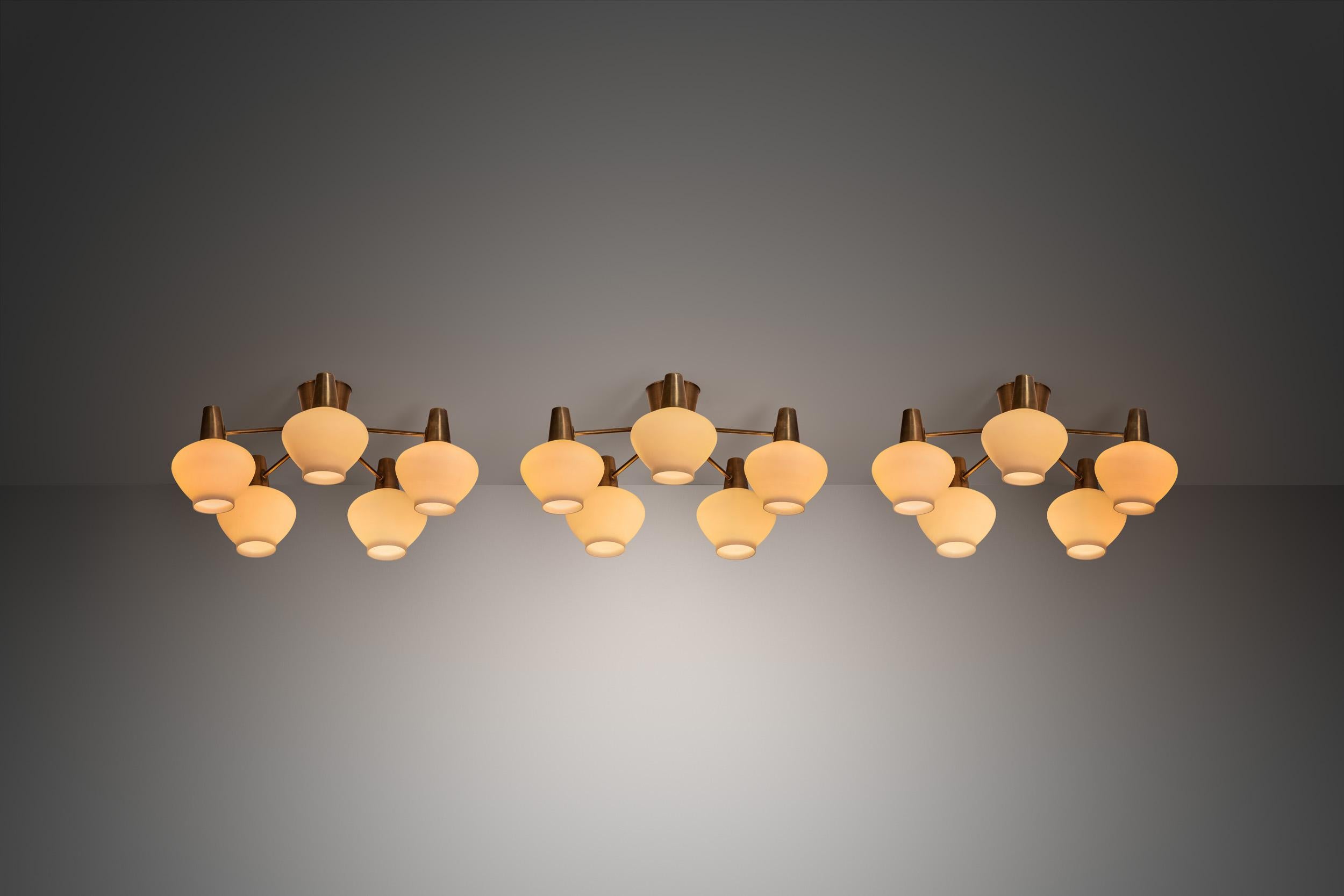 Asea AB, founded in 1883, was a Swedish electro-technical company headquartered in Västerås. The historic company not only produced high-quality lighting, but has had a decisive influence on how the Swedish lighting industry has developed. This set