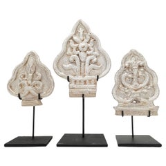 Trois The Ornamental Shield en céramique de Thaïlande, début du 19e siècle