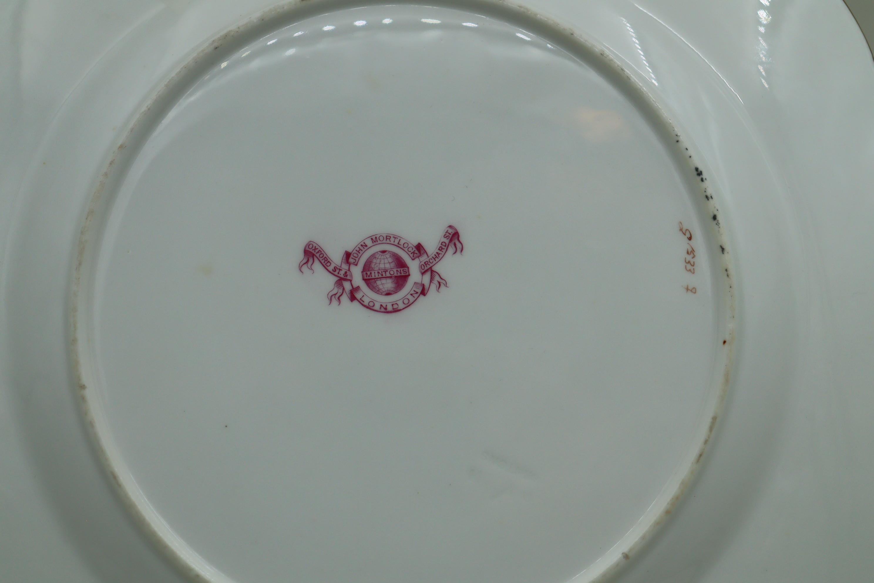 Three cherub decorated plates by Minton In Good Condition For Sale In East Geelong, VIC