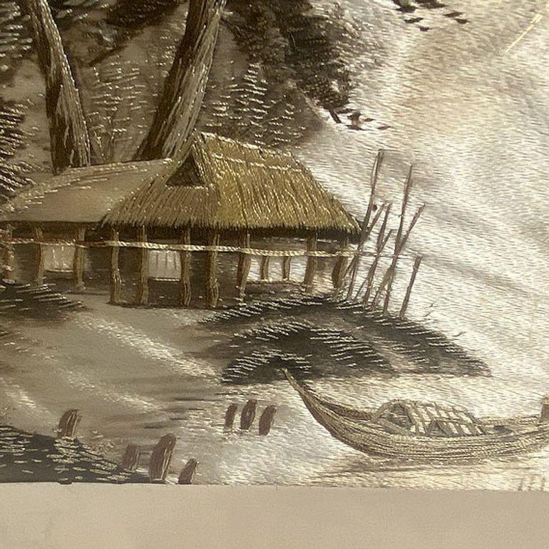 Tissu Trois tapisseries chinoises et broderies de soie représentant un paysage tropical, dans des cadres en rotin en vente