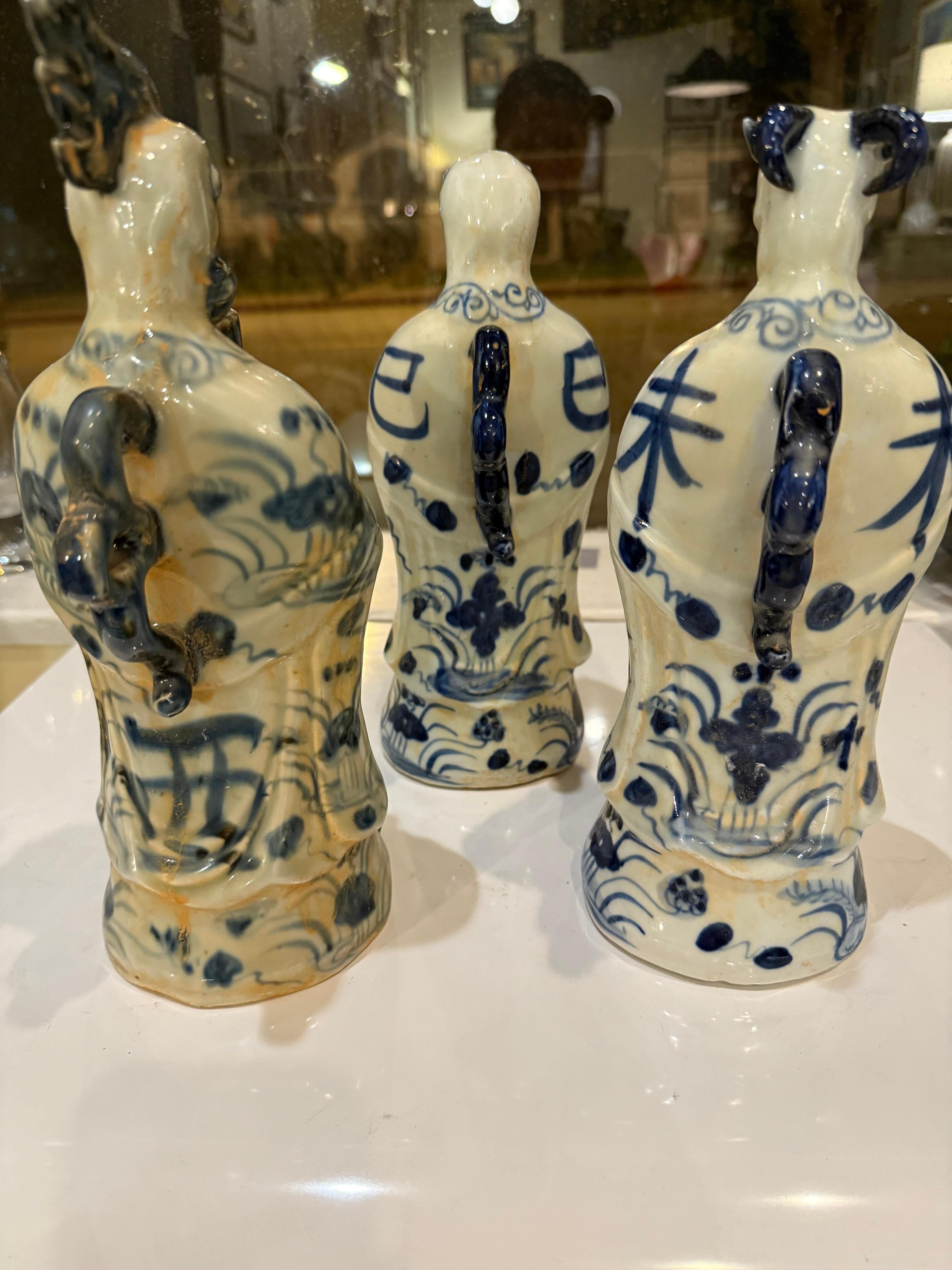 Trois statues du Zodiac chinois - Serpent, Coq et Chèvre Bon état - En vente à Pasadena, CA