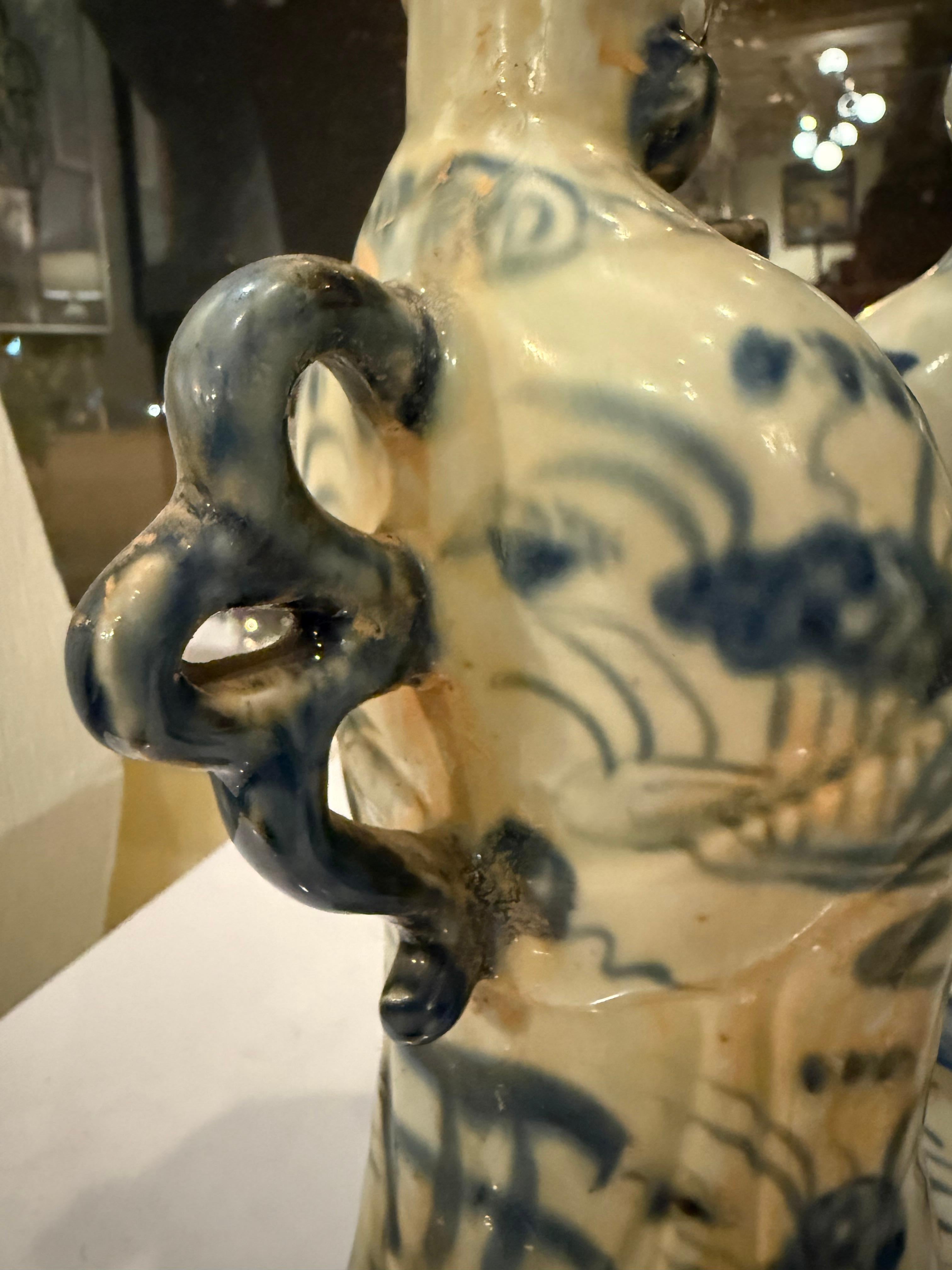 Céramique Trois statues du Zodiac chinois - Serpent, Coq et Chèvre en vente