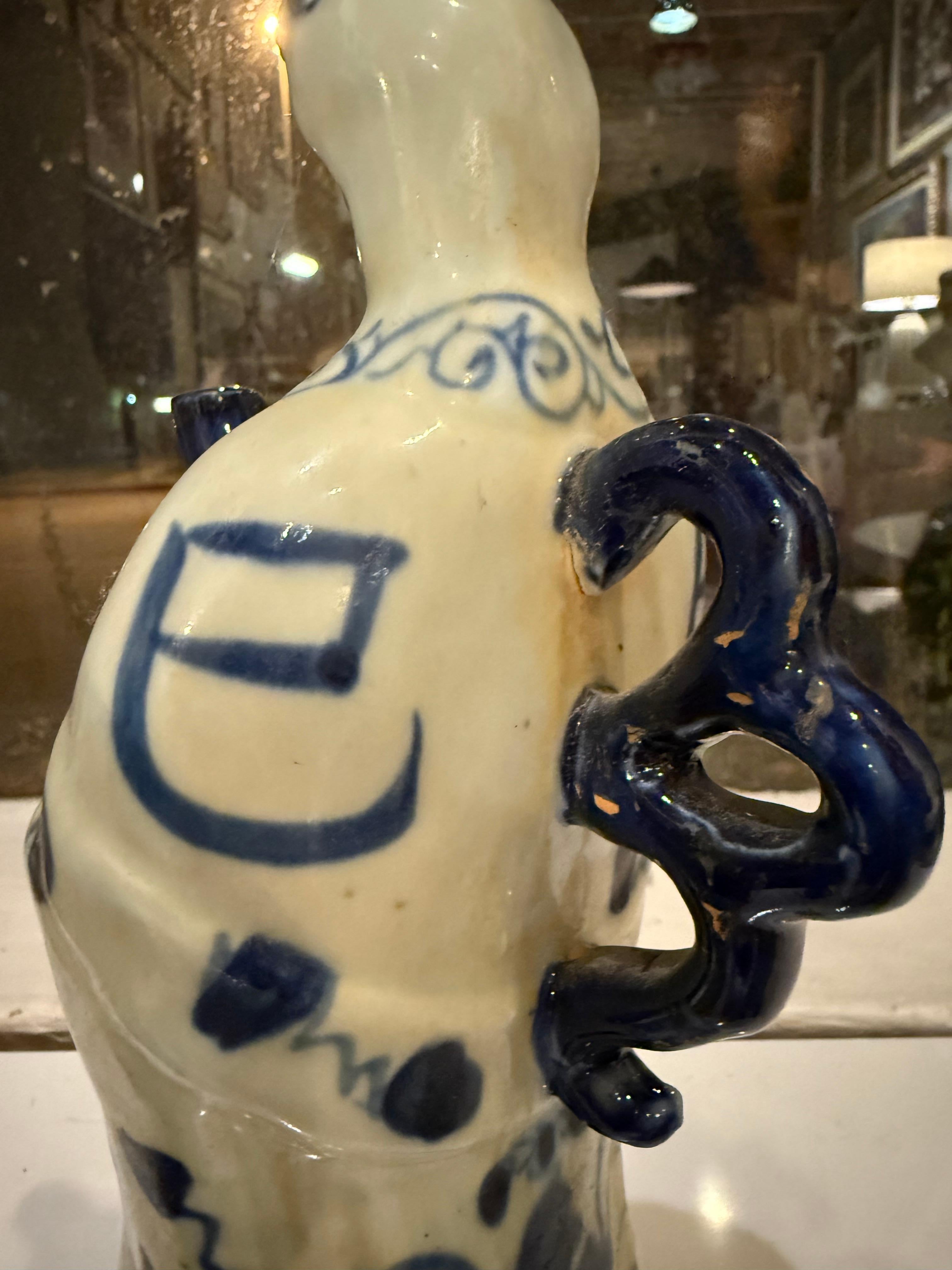 Trois statues du Zodiac chinois - Serpent, Coq et Chèvre en vente 1