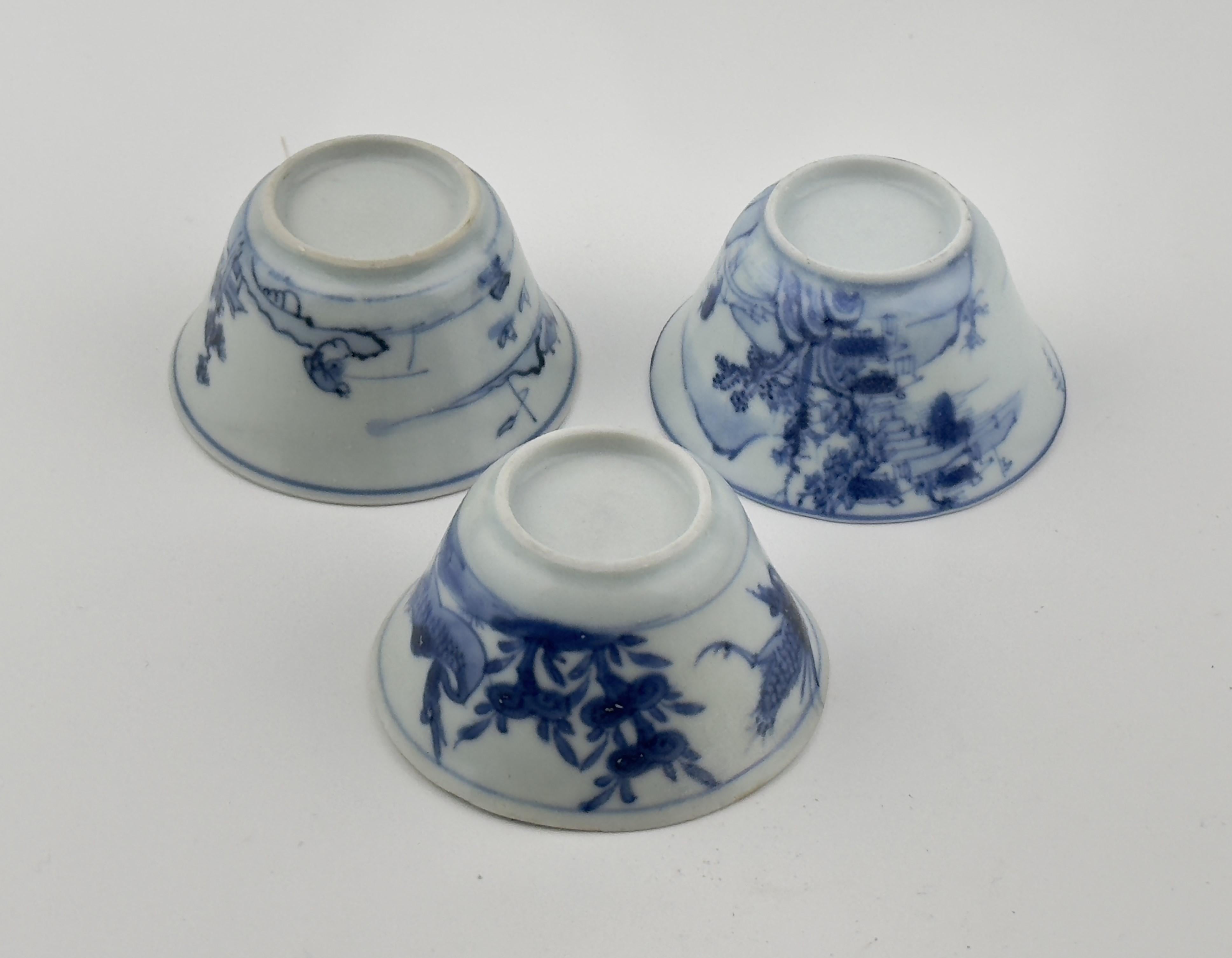 Ensemble de trois coupes à thé de style chinois Circa 1725, Dynastie Qing, règne de Yongzheng en vente 6