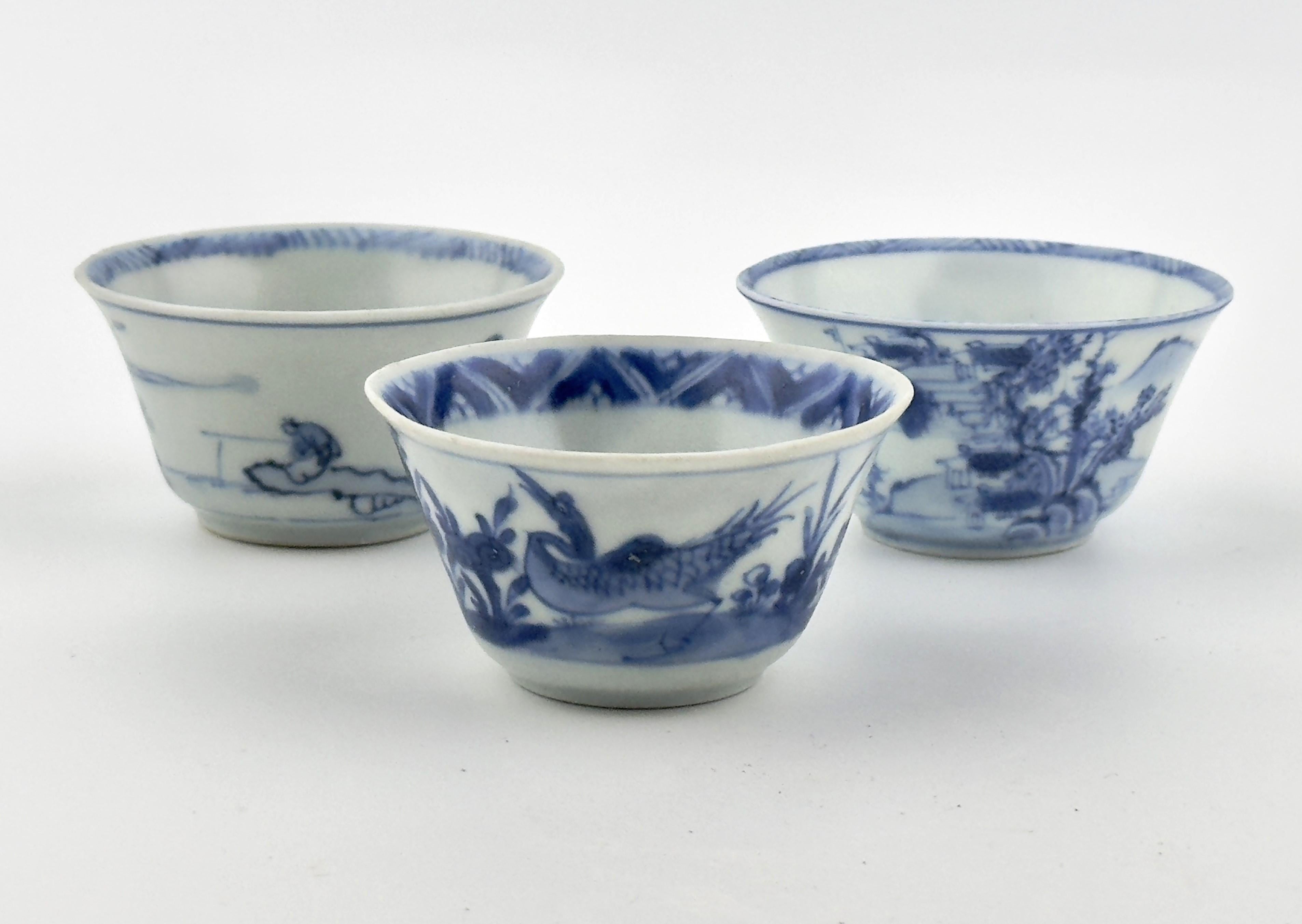 Ensemble de trois coupes à thé de style chinois Circa 1725, Dynastie Qing, règne de Yongzheng en vente 7