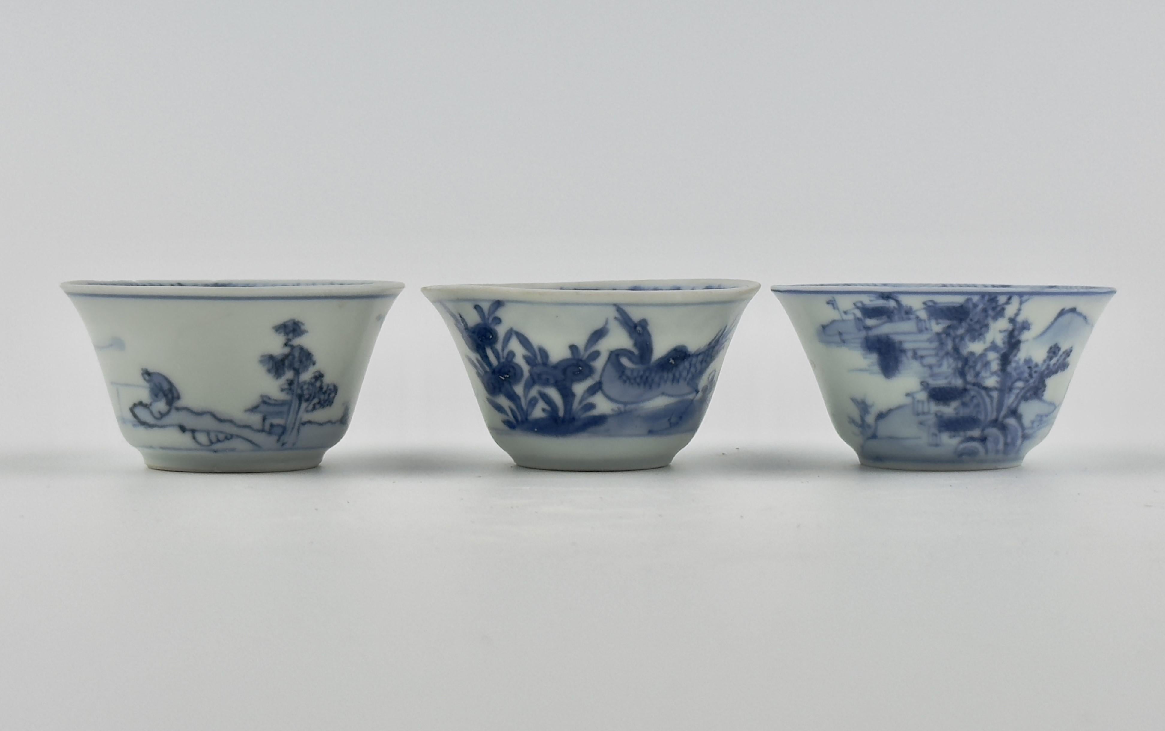 Vietnamien Ensemble de trois coupes à thé de style chinois Circa 1725, Dynastie Qing, règne de Yongzheng en vente