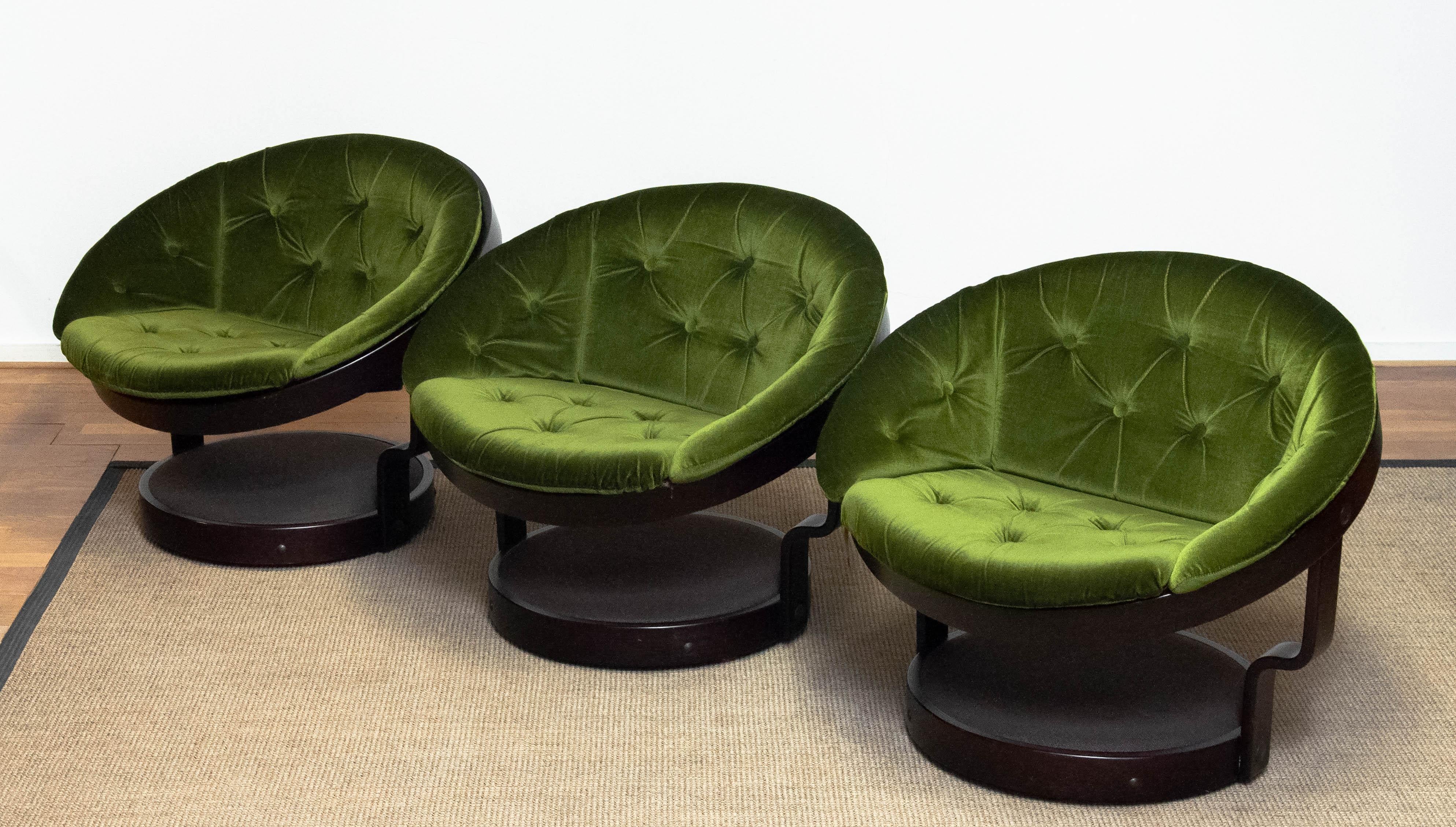 Beautiful set of three Scandinavian modern bentwood ' model Convair' swivel lounge chairs by Oddmund Vad for VAD Trevarefabrik in Norway. Featuring a floating circular bentwood frames and floor stand with tufted green velvet fabric cushions. These