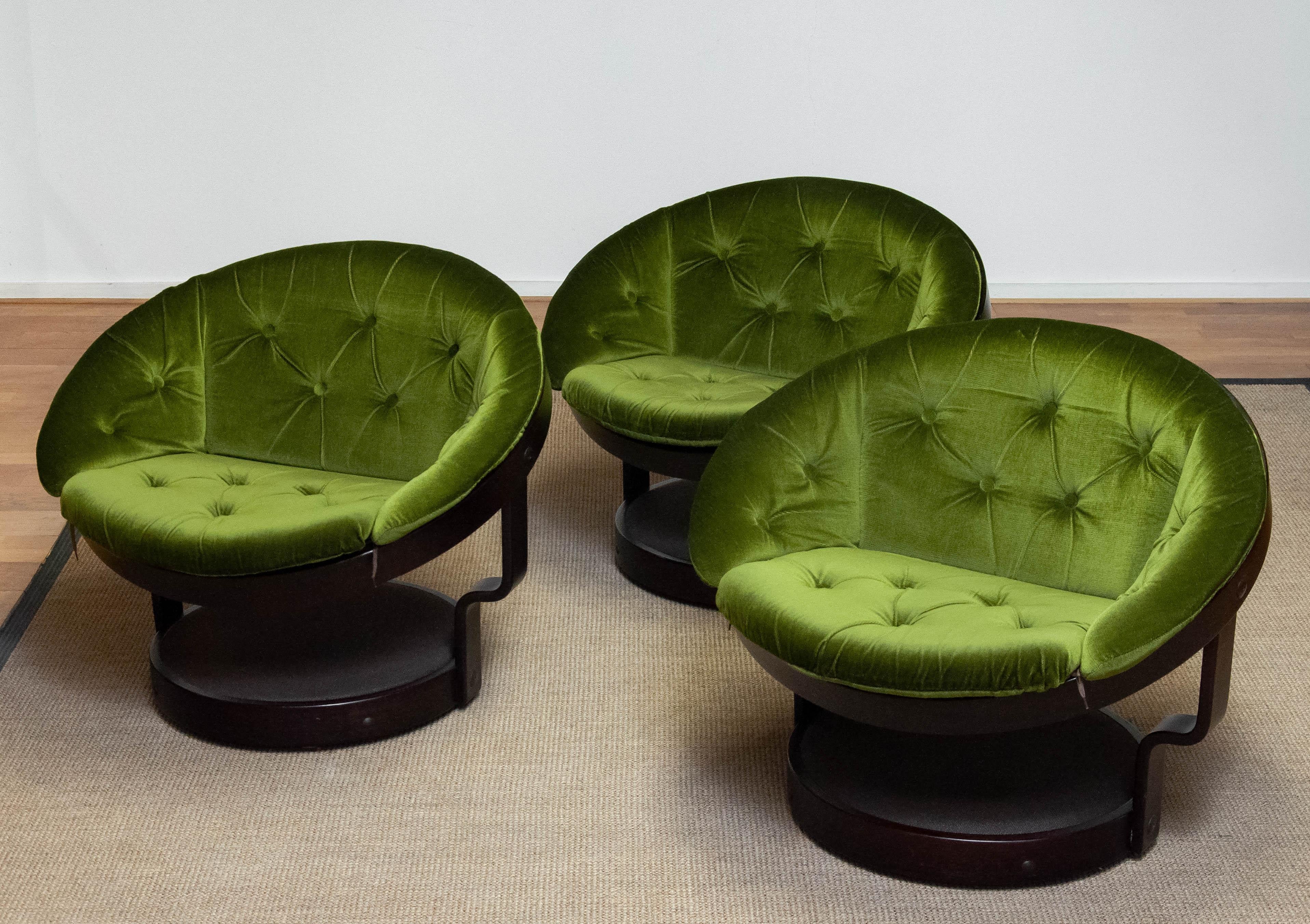 Scandinavian Modern Three Circular Swivel Lounge Chairs Model 'Convair' Green Velvet by Oddmund Vad