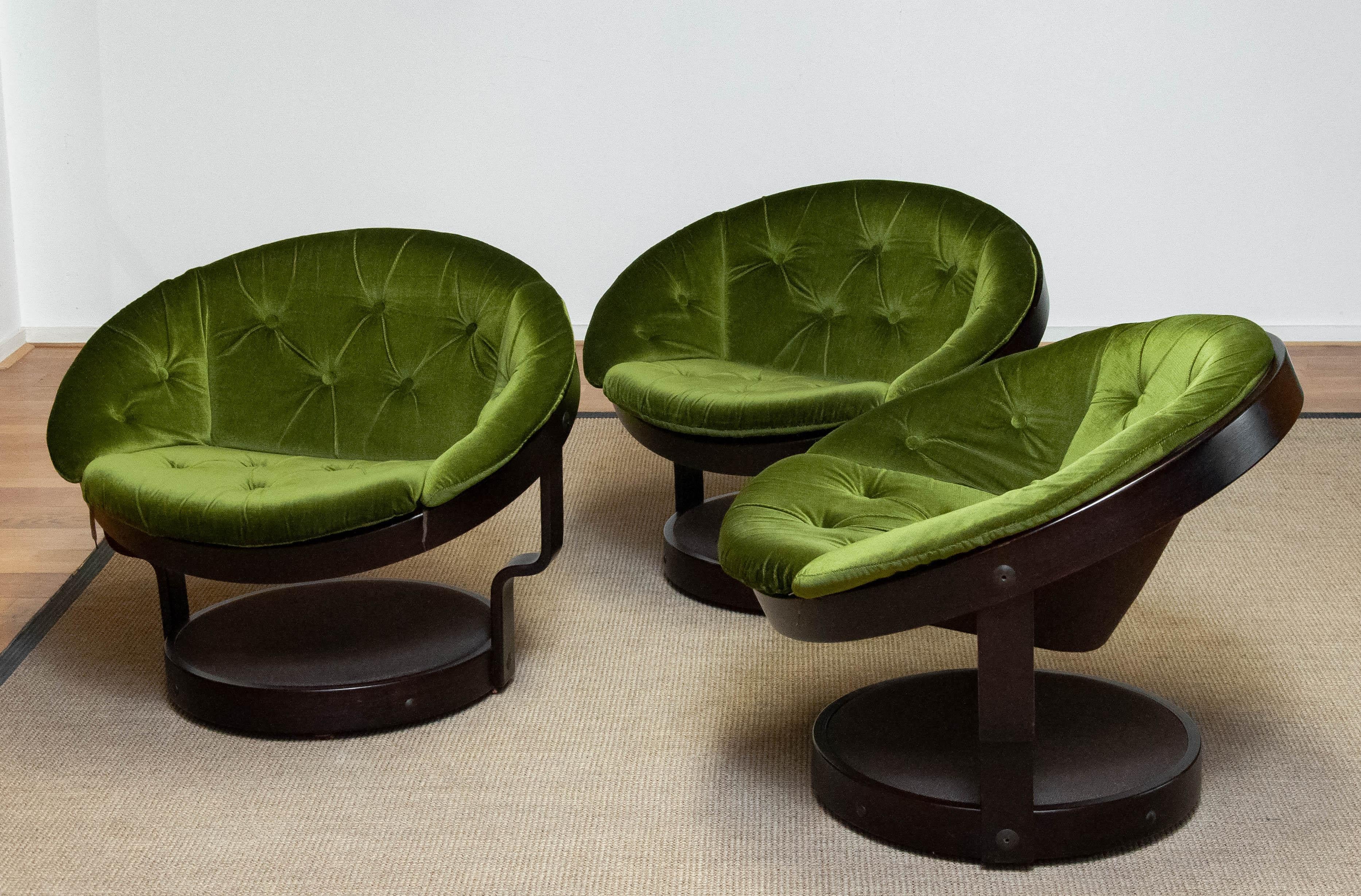 Three Circular Swivel Lounge Chairs Model 'Convair' Green Velvet by Oddmund Vad In Good Condition For Sale In Silvolde, Gelderland