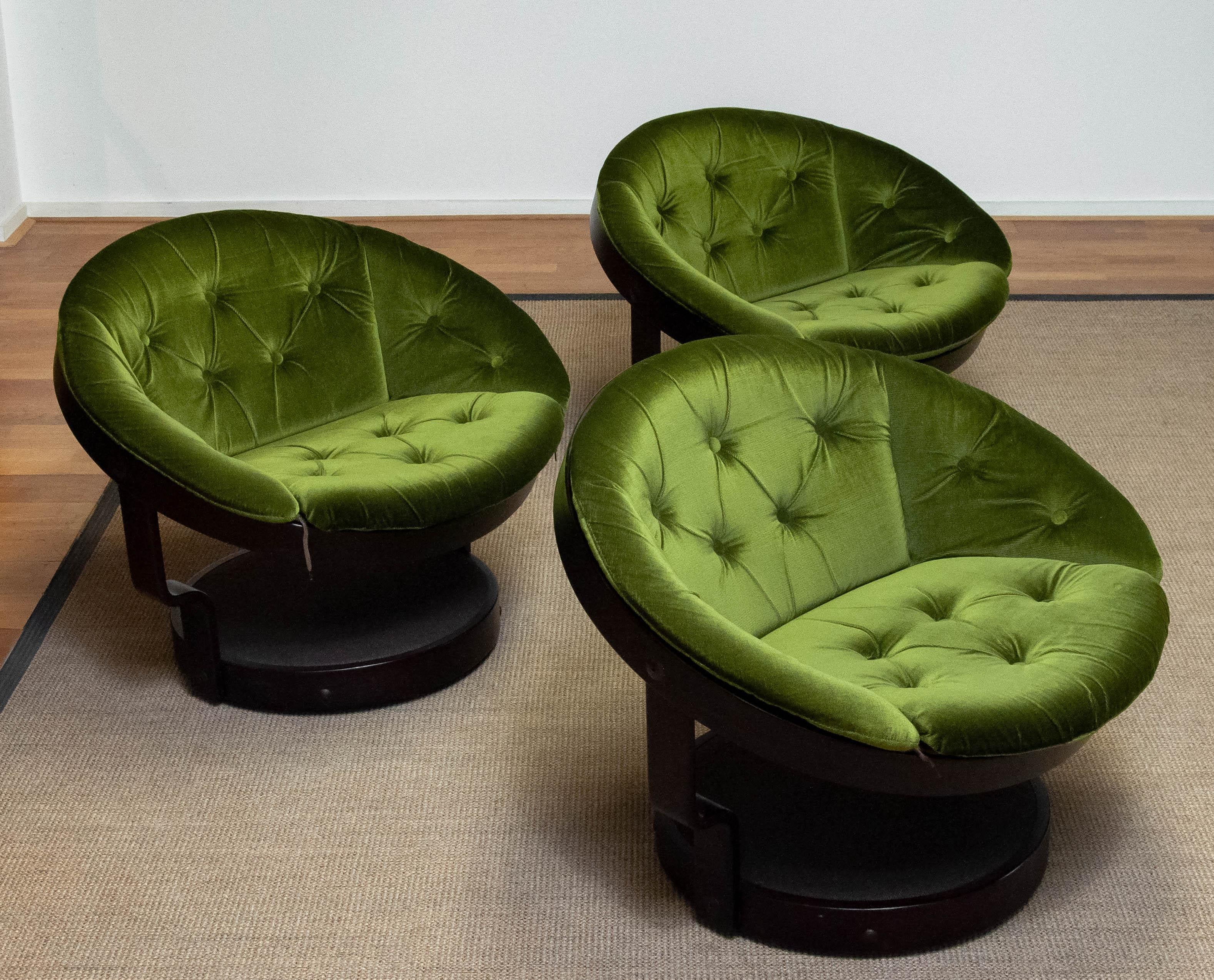 Late 20th Century Three Circular Swivel Lounge Chairs Model 'Convair' Green Velvet by Oddmund Vad For Sale