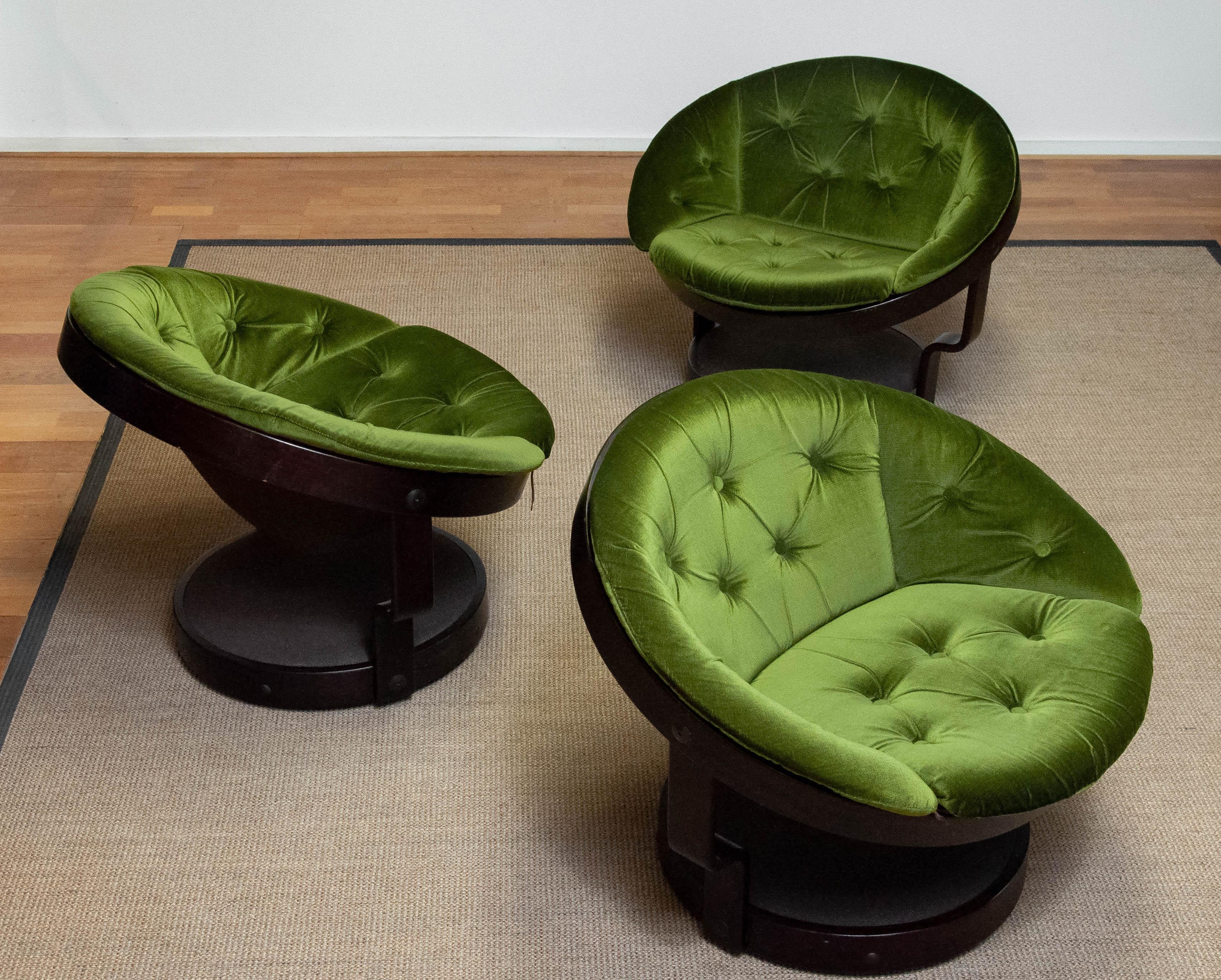 Three Circular Swivel Lounge Chairs Model 'Convair' Green Velvet by Oddmund Vad For Sale 1