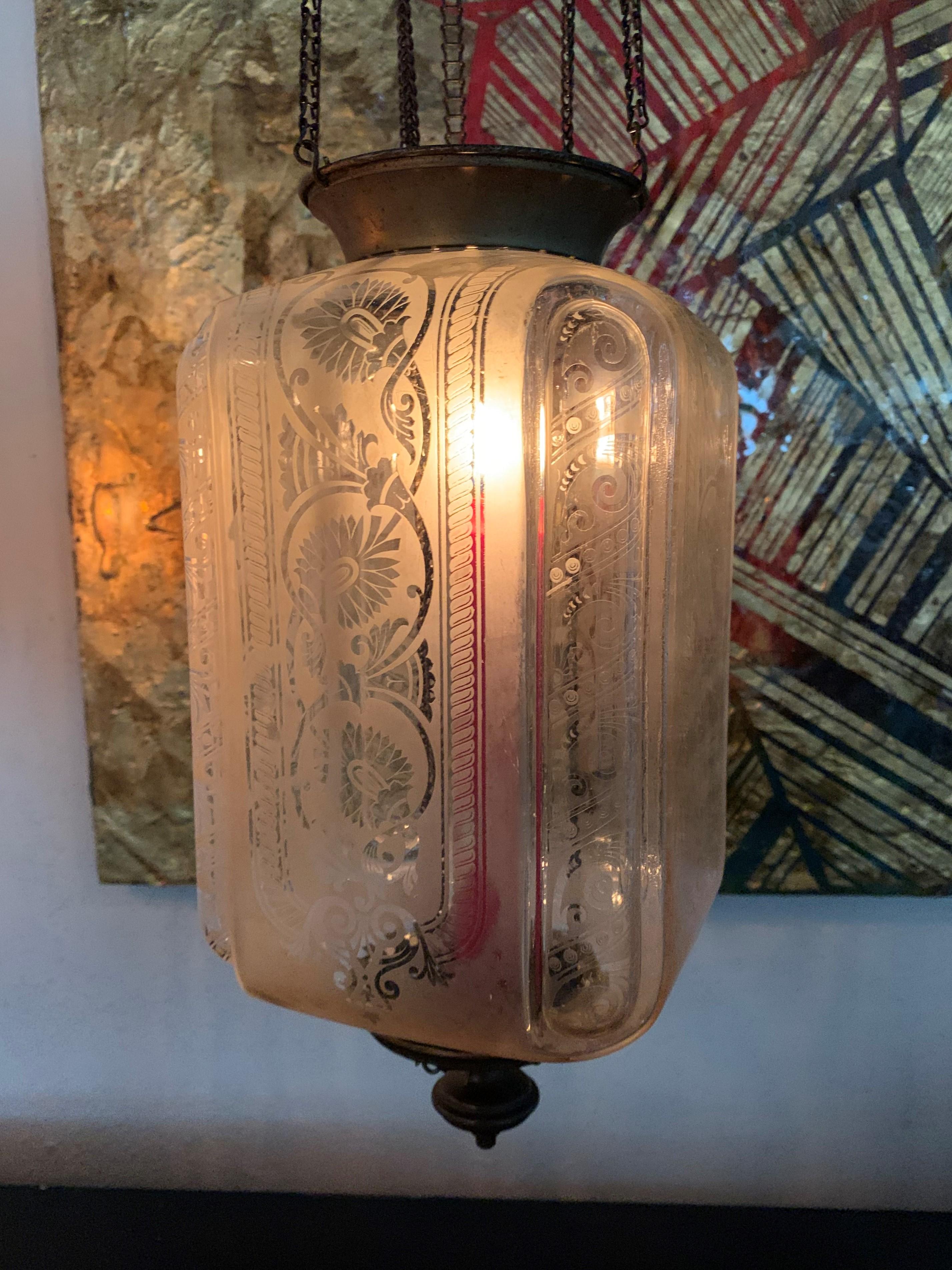 Late 19th or early 20th century glass Lanterns by Baccarat France, marked Baccarat Depose.
Produced in an art nouveau style with palmettes and scrolls
It can hold a candle as depicted (we recommend using battery operated candles for safety issues)