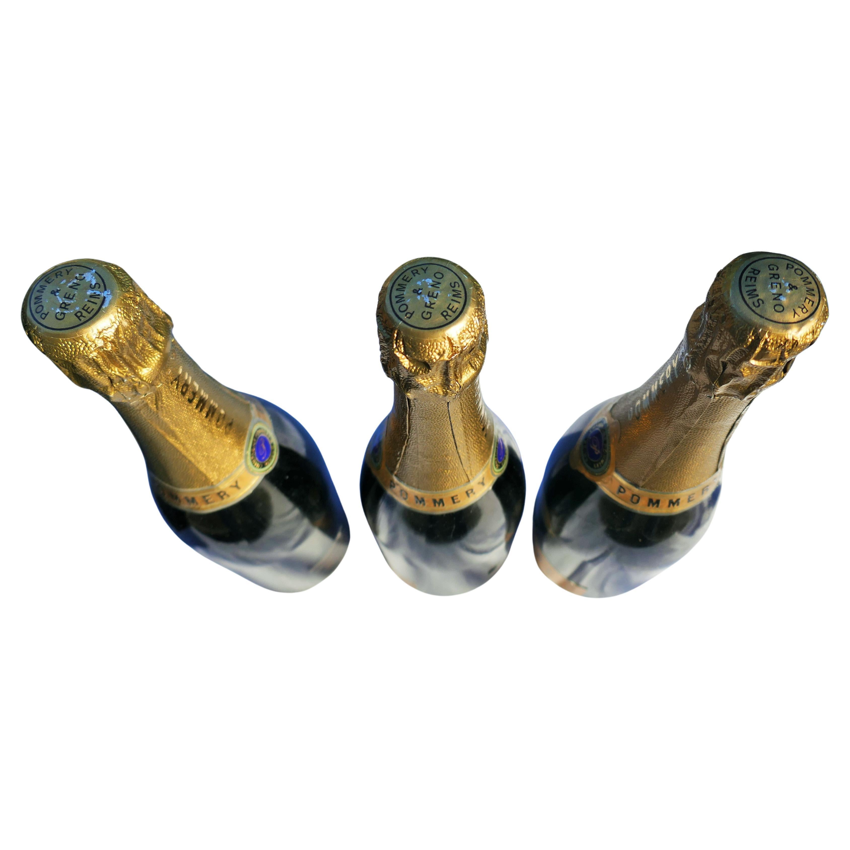 Three closed collectible bottles with box Champagne Pommery 1983 For Sale 4