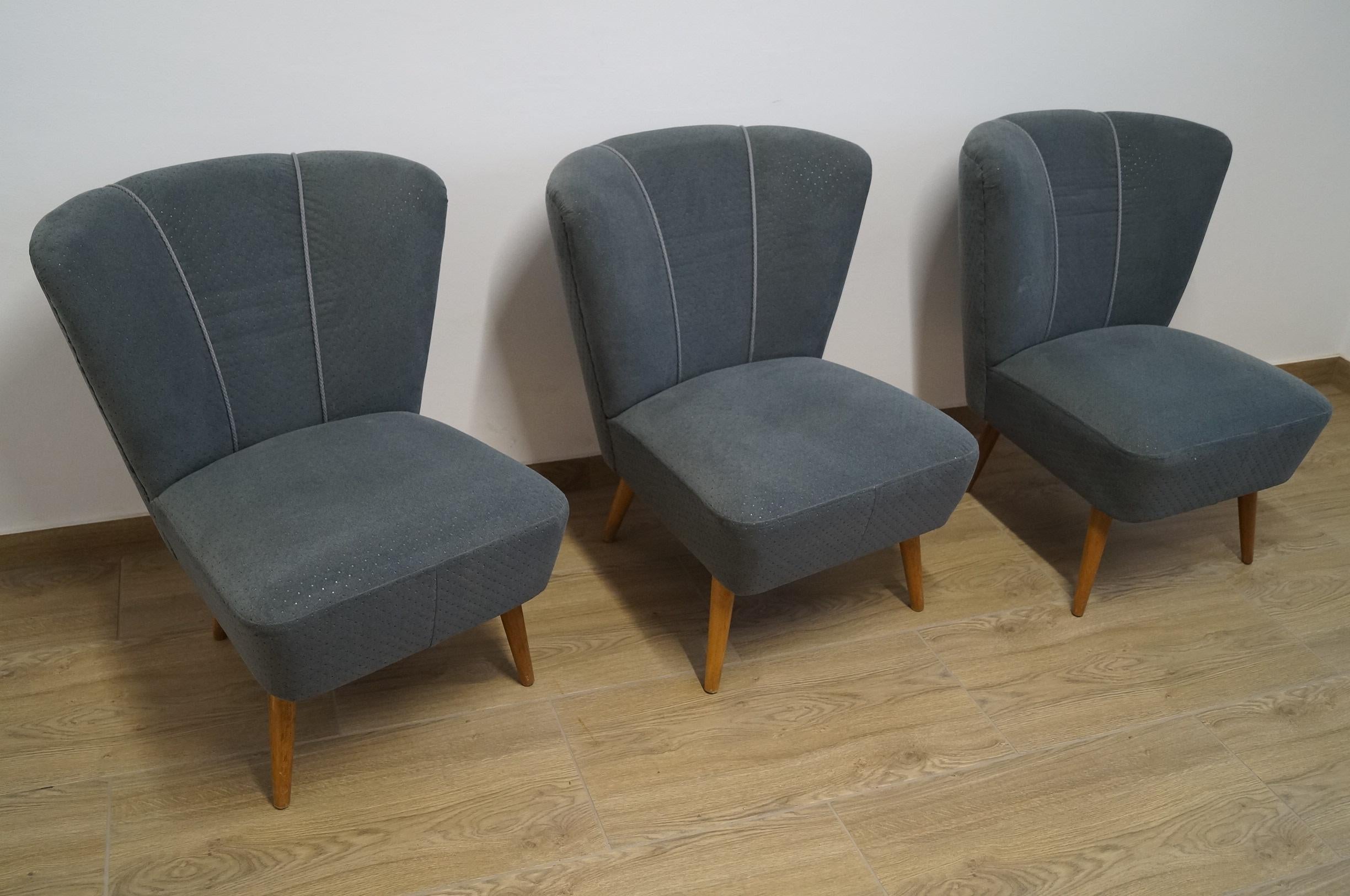 Three club armchairs design from 1960 after renovation.
We present three club armchairs made in Poland.

Every piece of furniture that leaves our workshop from the beginning to the end is subjected to manual renovation, so as to restore original