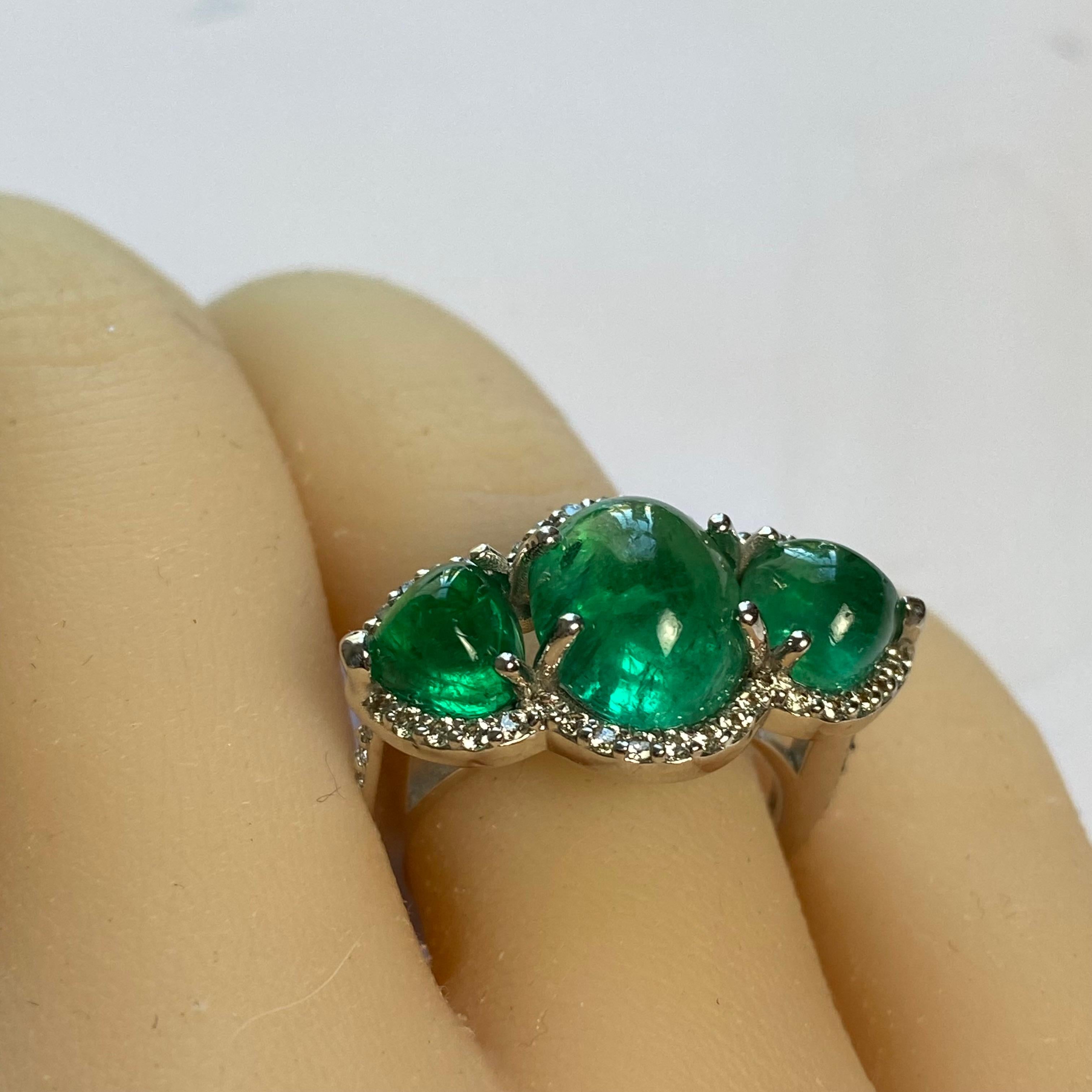Three Colombian Cabochon Emeralds Diamond 7.70 Carat 18 Karat Gold Cluster Ring 6