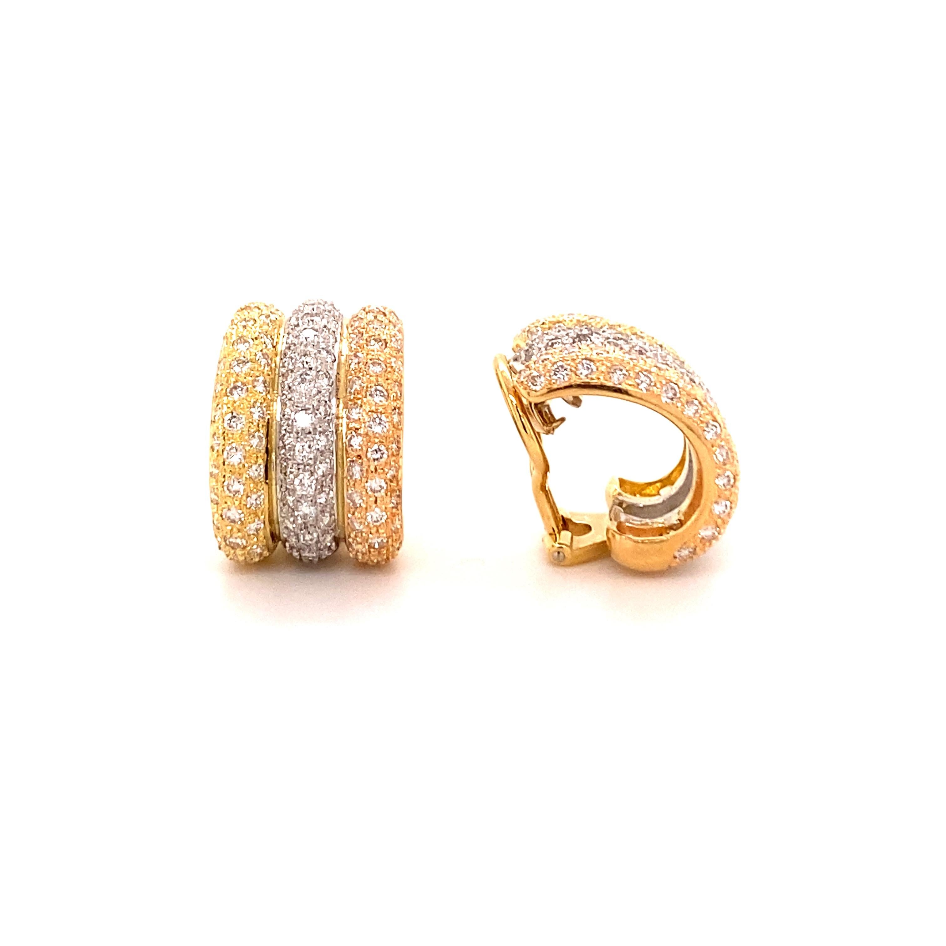 Classic split bombé earclips in yellow-, white- and rosegold 750. Pavé set with a total of 240 brilliant-cut diamonds totalling approximate 3.97 ct. The diamonds are of G/H-si quality.

Dimensions approx.: 20 x 15 mm / 0.79 x 0.59 inches

Maker's