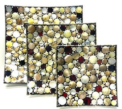 Trois plateaux concaves incrustés gradués colorés à motif abstrait de coquillage