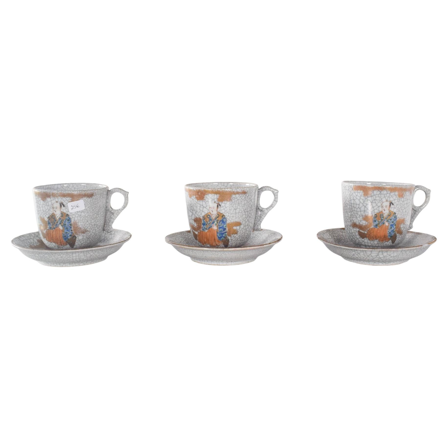 Trois tasses et soucoupes fabriquées à partir de porcelaine japonaise