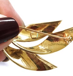 Elegant 14K Yellow Gold Leaf Brooch, Circa 1970s, 7.4g Vintage Design