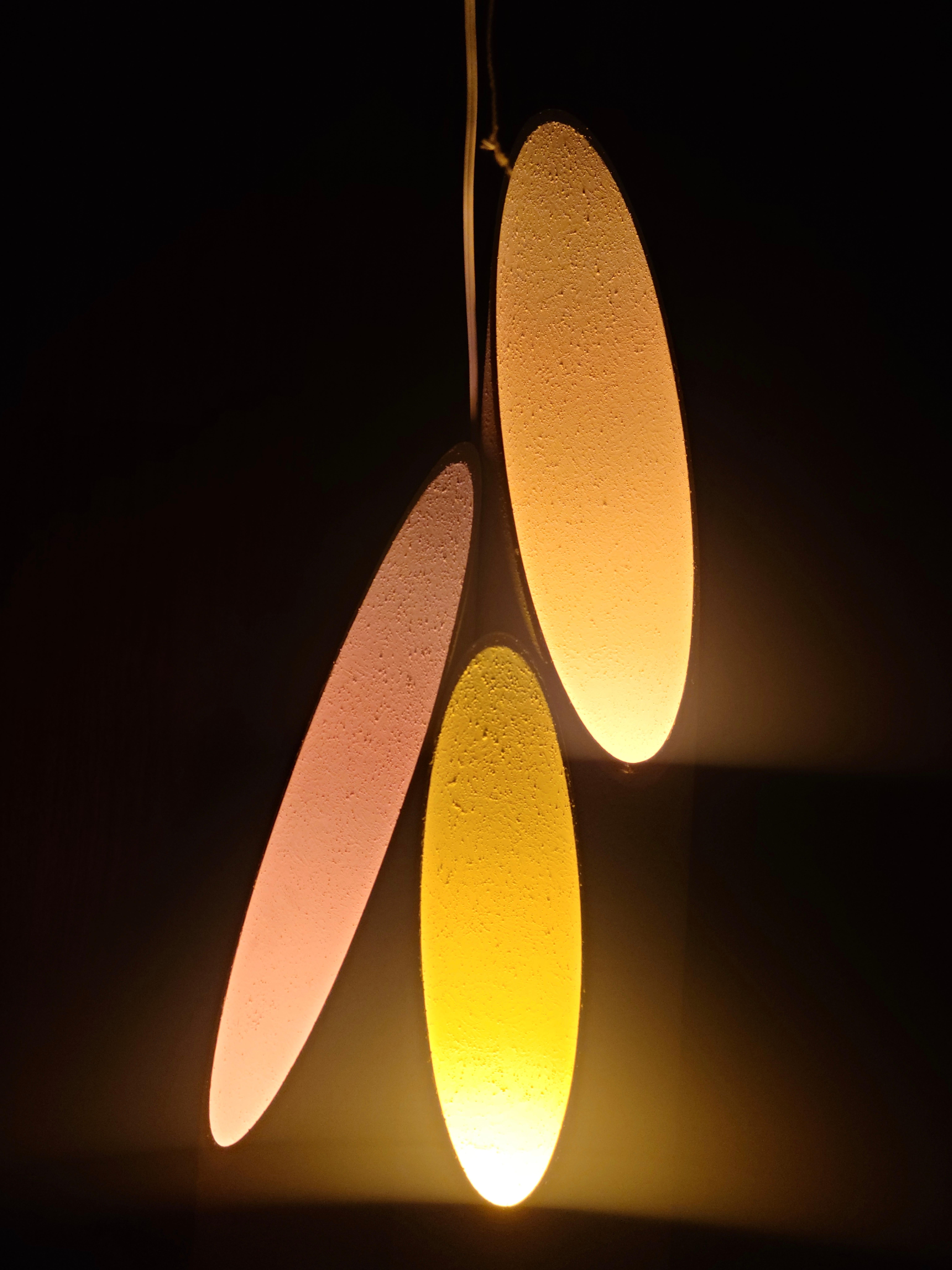 Lampadaire à trois cylindres en fibre de verre