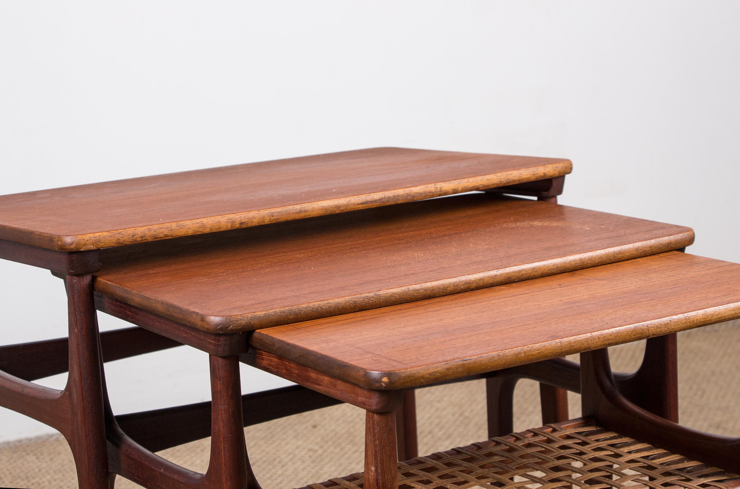 Three Danish Teak and Caning Nesting Tables by Erling Torvits for Heltborg In Good Condition For Sale In JOINVILLE-LE-PONT, FR