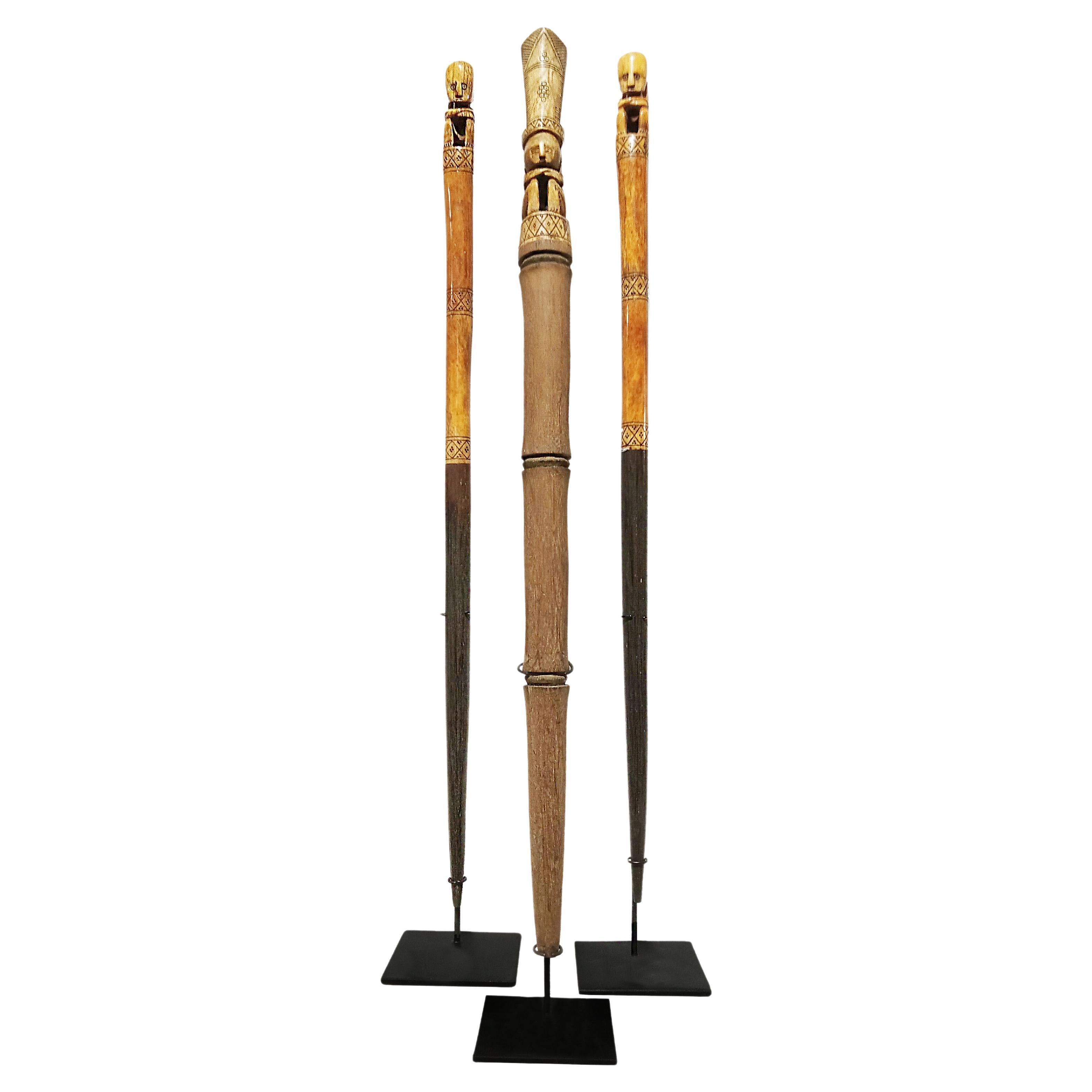 Drei dekorative Holz Batons, Indonesien, Mitte des 20. Jahrhunderts