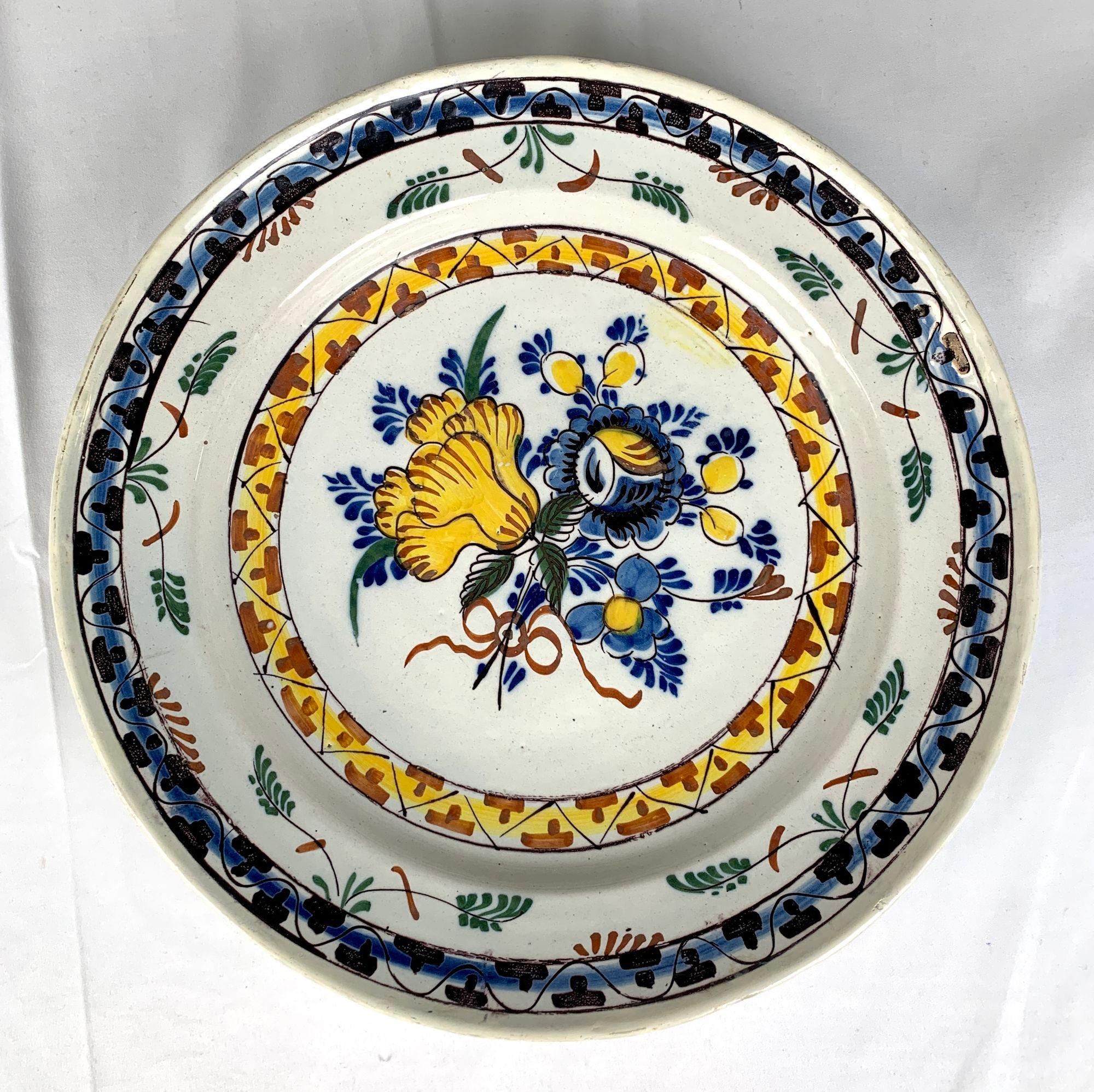 18th Century Three Delft Chargers Polychrome Hand Painted Netherlands Circa 1780 For Sale