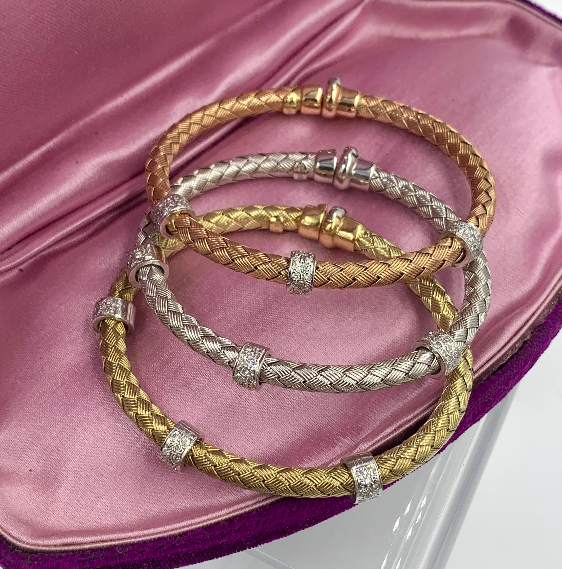 Bracelets jonc empilables à trois diamants en or jaune, rose et blanc 14 carats, Italie Bon état - En vente à New York, NY