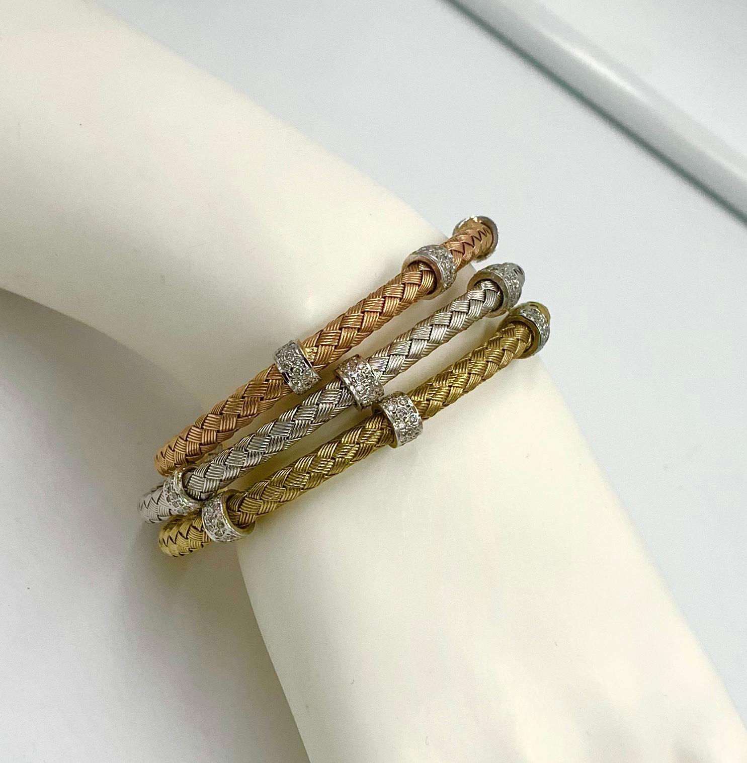Bracelets jonc empilables à trois diamants en or jaune, rose et blanc 14 carats, Italie Pour femmes en vente