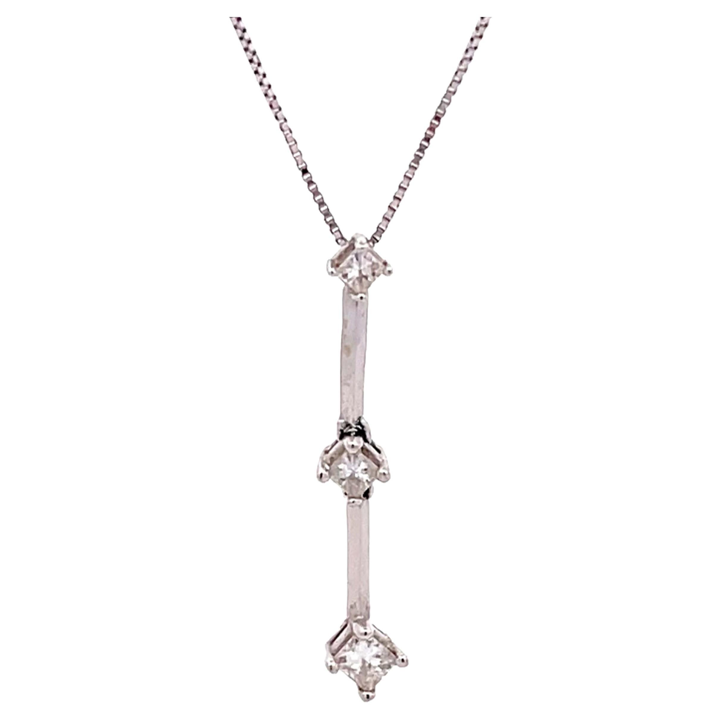 Collar de Gota de Tres Diamantes en Oro Blanco de 14k