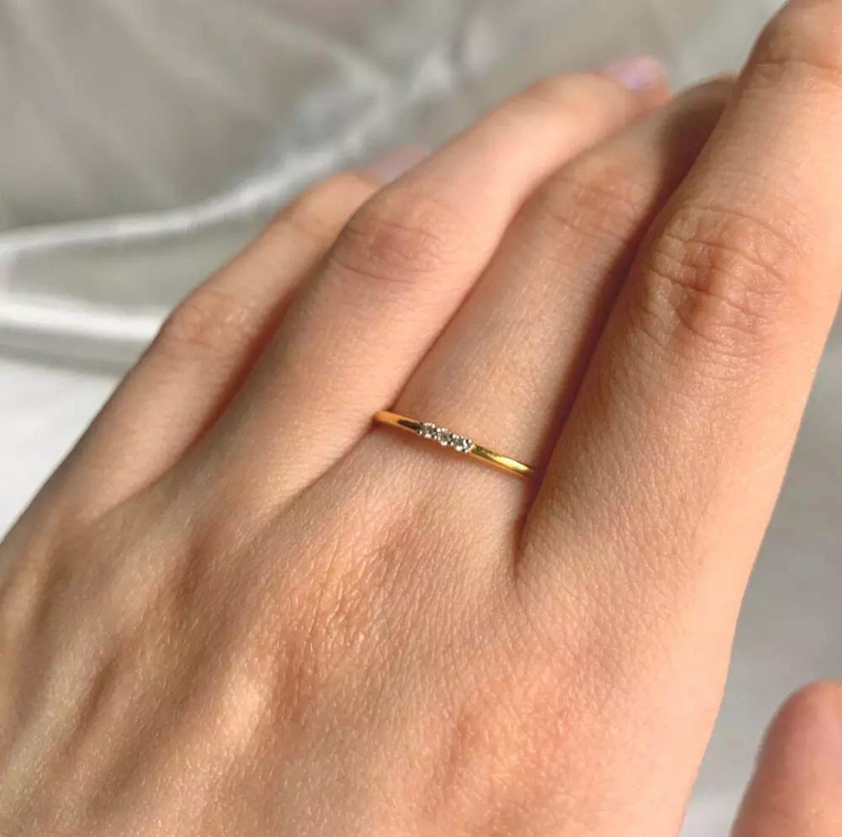 Three Diamond Gold Ring Band 14K Yellow Gold Round Thin Ring Band Women Gift. In New Condition For Sale In Chicago, IL