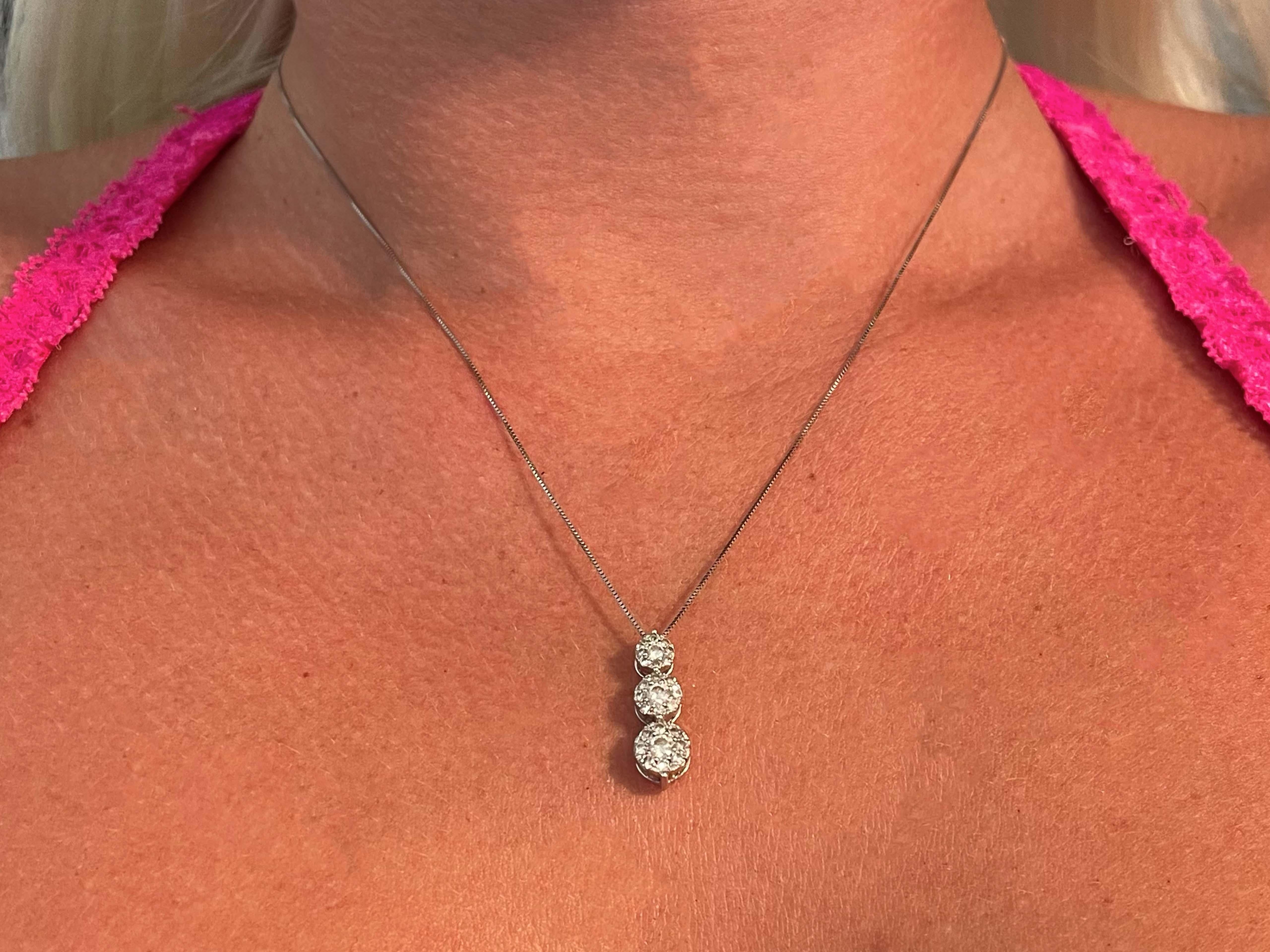 (chain included )

Item Specifications:

Necklace Metal: 14k White Gold

Total Weight: 3.0 Grams

Chain Length: 18