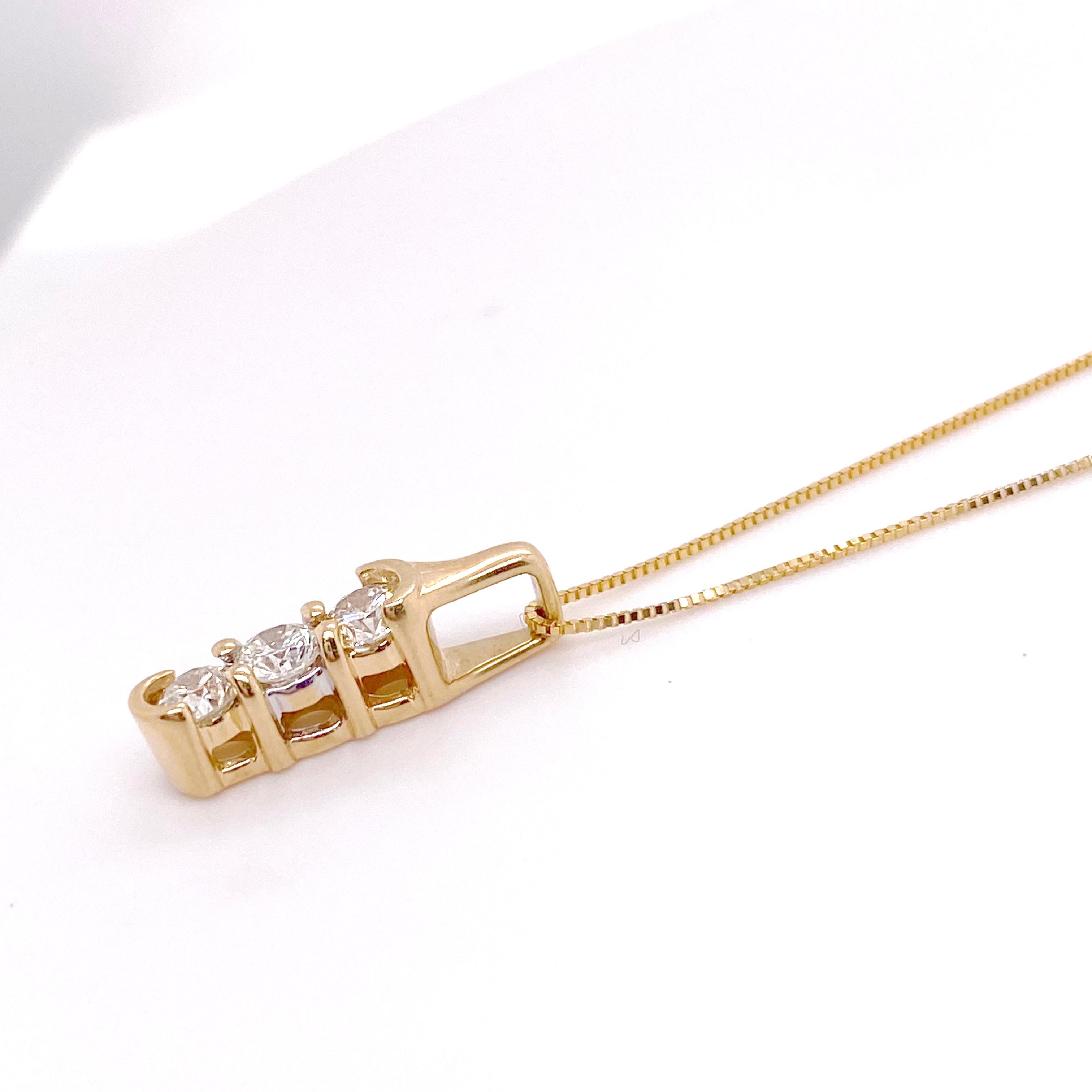 Drei-Diamant-Halskette, runder Diamant-Tropfen-Anhänger für die gegenwärtige Zukunft (Moderne) im Angebot