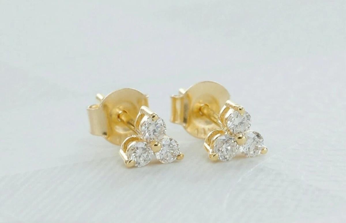 Art Déco Orecchino a tre diamanti in oro massiccio 14k Orecchino a triangolo a grappolo Regalo di nozze. in vendita