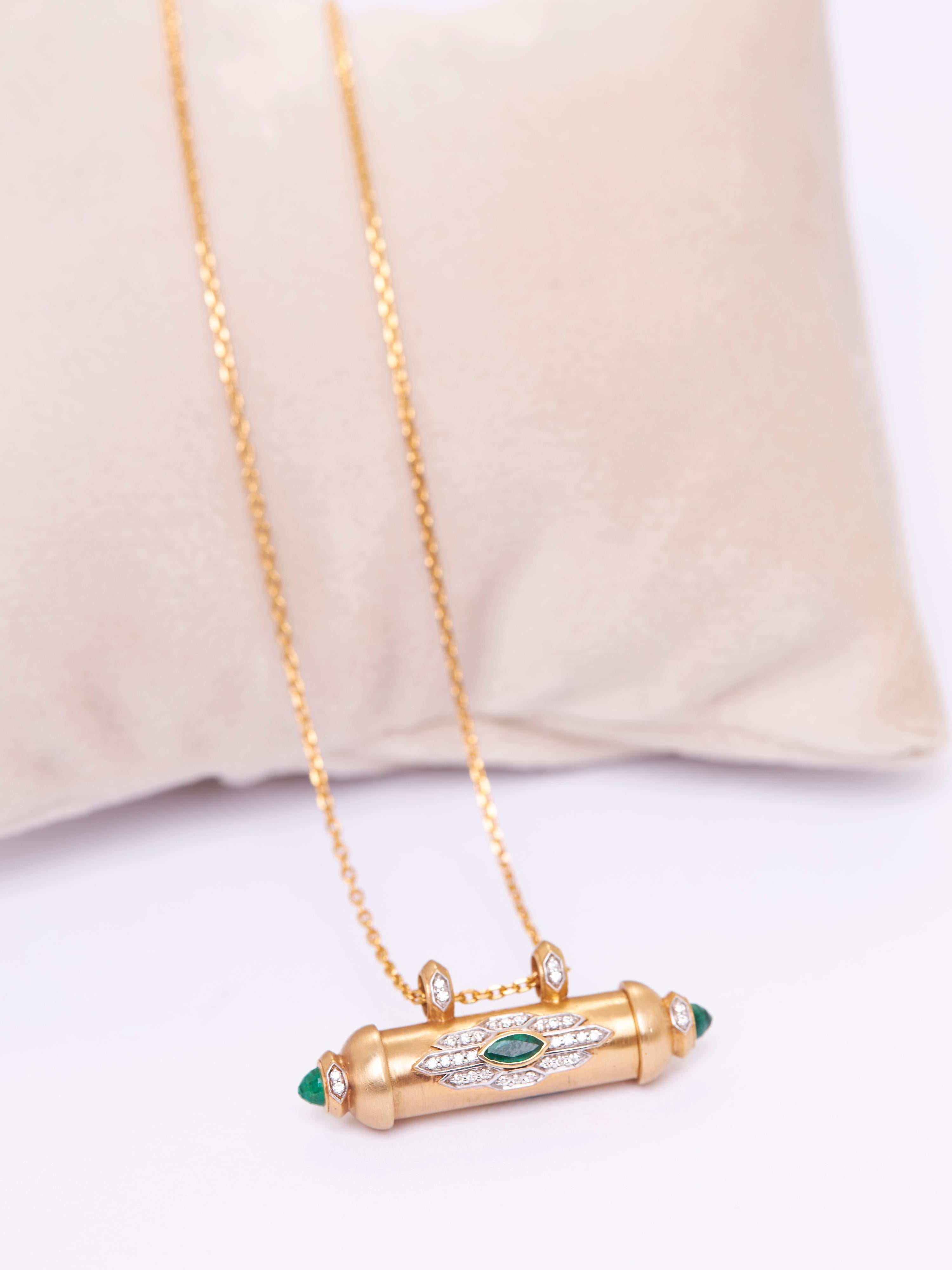 Amuleto tridimensionale - Oro 18KT, smeraldi e diamanti naturali in vendita 1