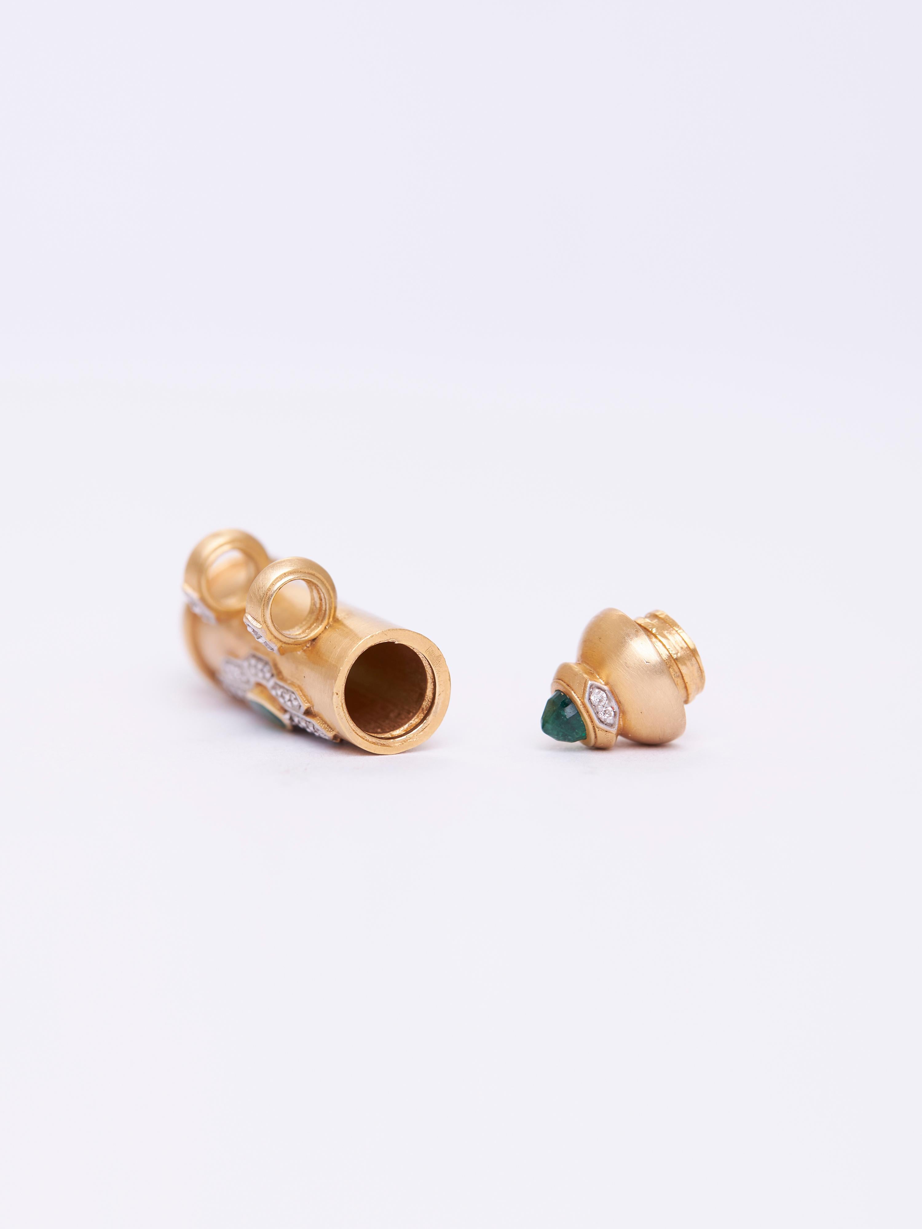 Amuleto tridimensionale - Oro 18KT, smeraldi e diamanti naturali in vendita 2